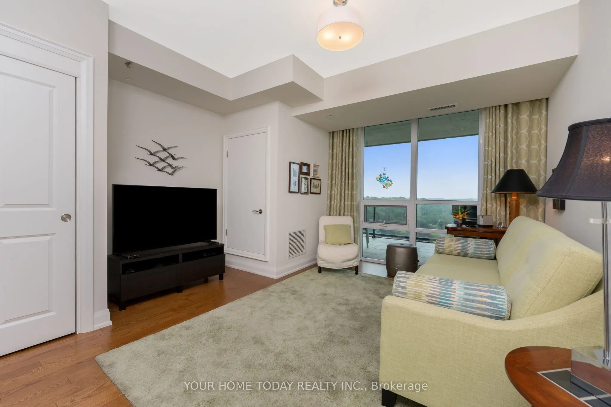 50 Hall Road, #1001