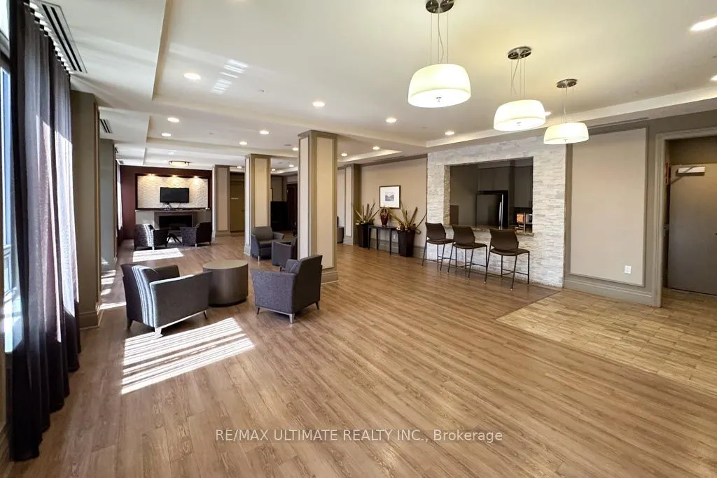 60 Heintzman Street, #740