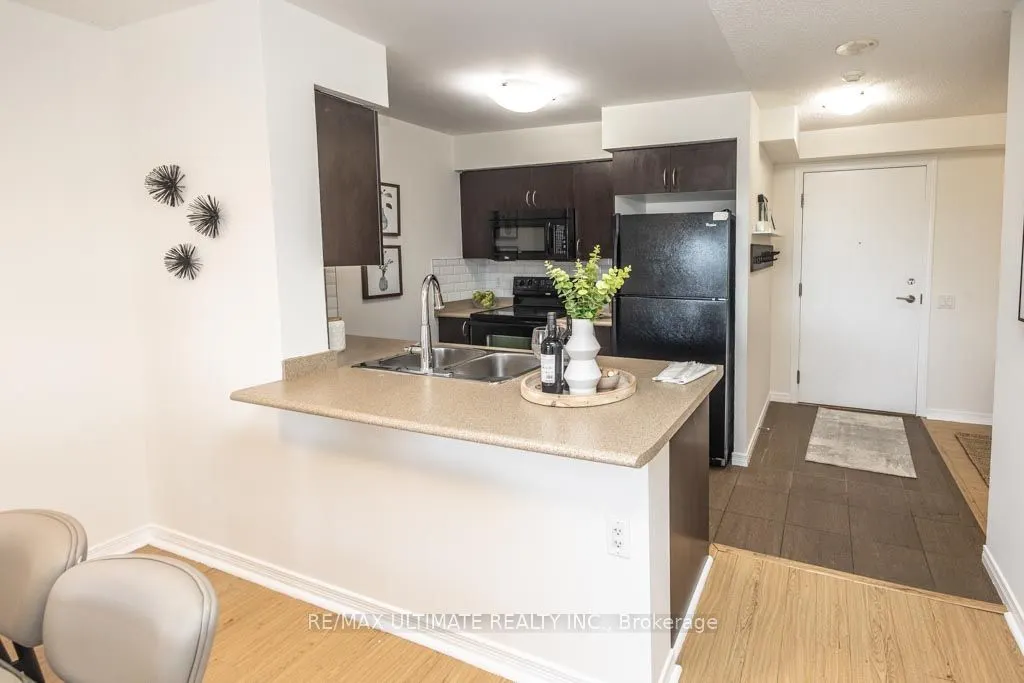 60 Heintzman Street, #740