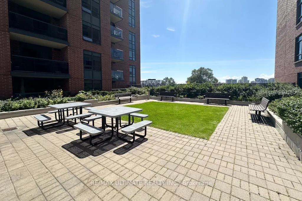 60 Heintzman Street, #740