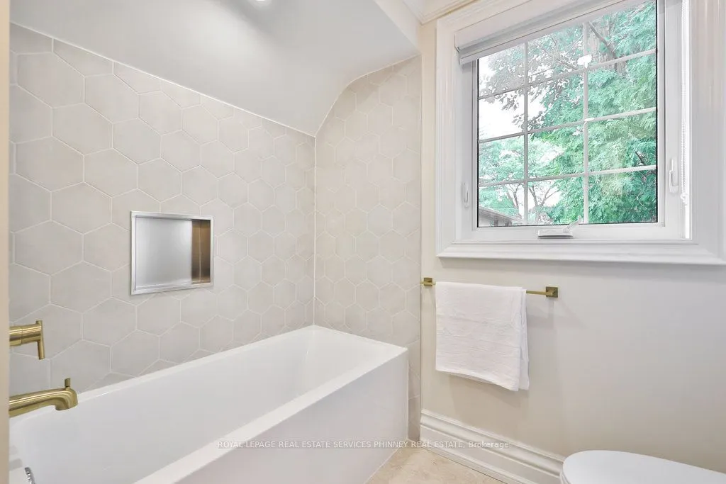 1033 Wenleigh Court