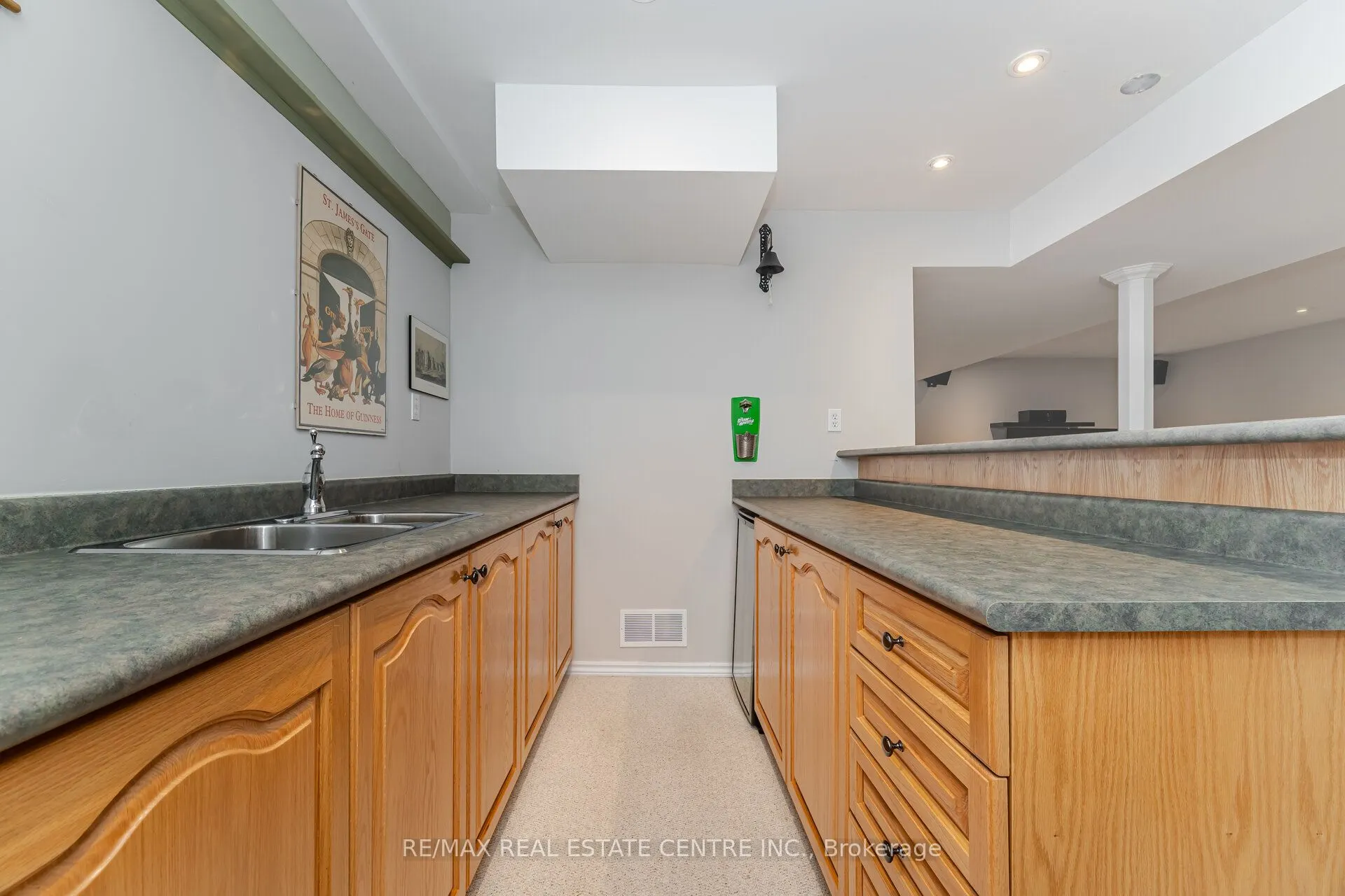 275 Cresthaven Road