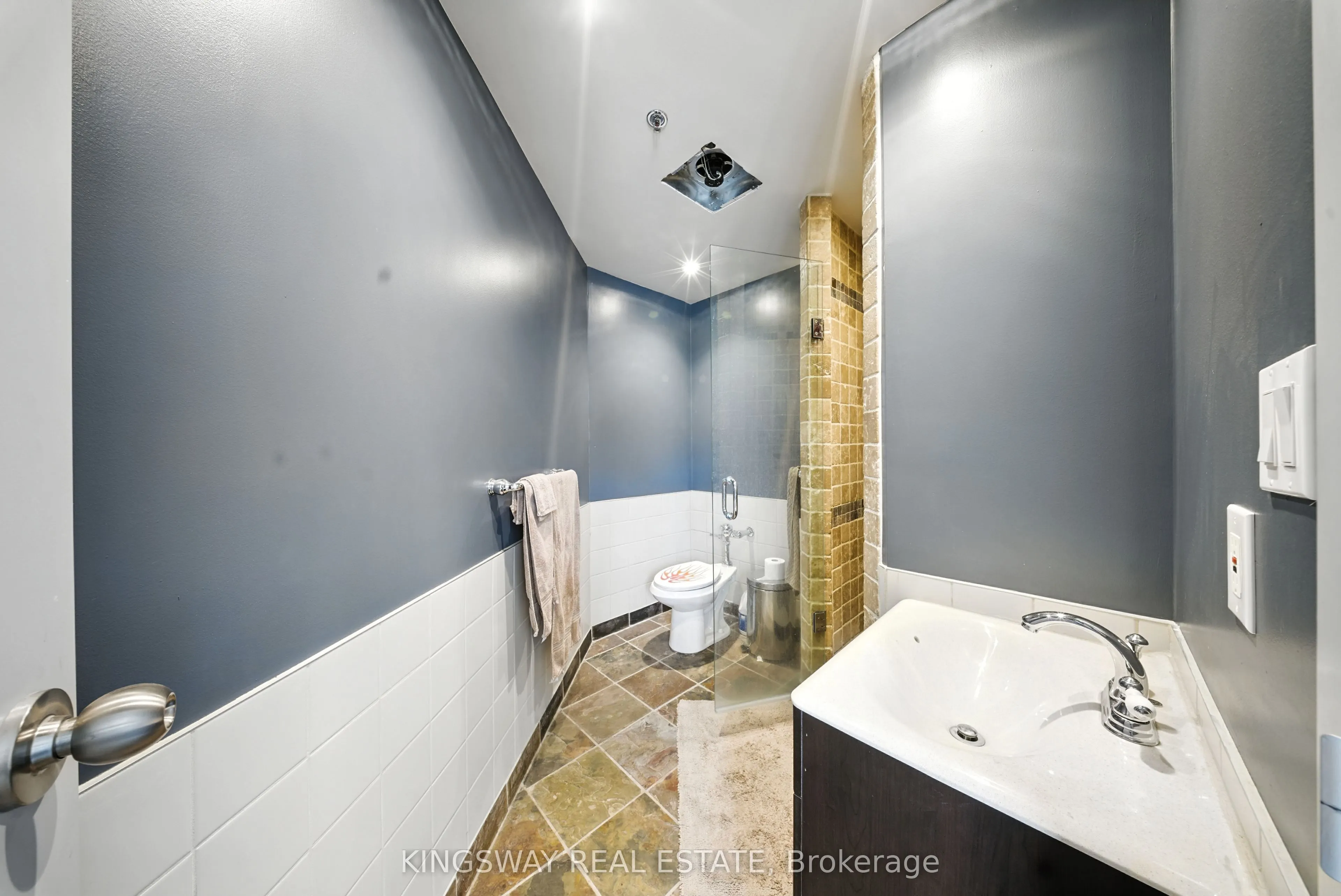 2359 Royal Windsor Drive, #3