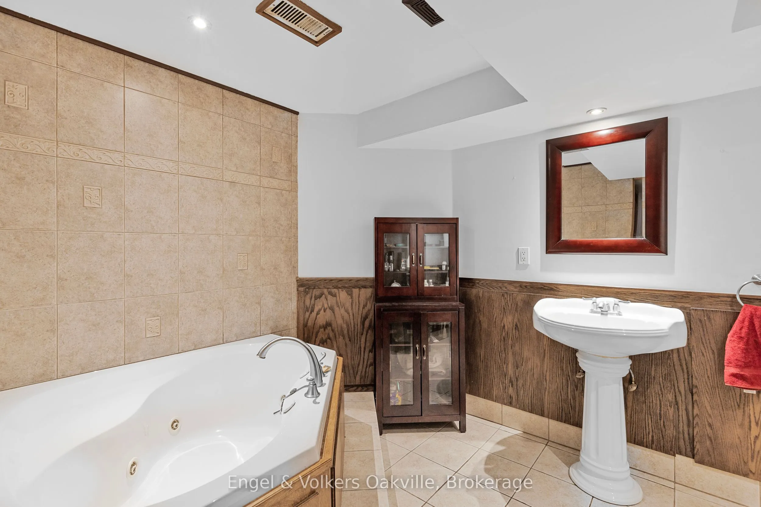 569 Phoebe Crescent