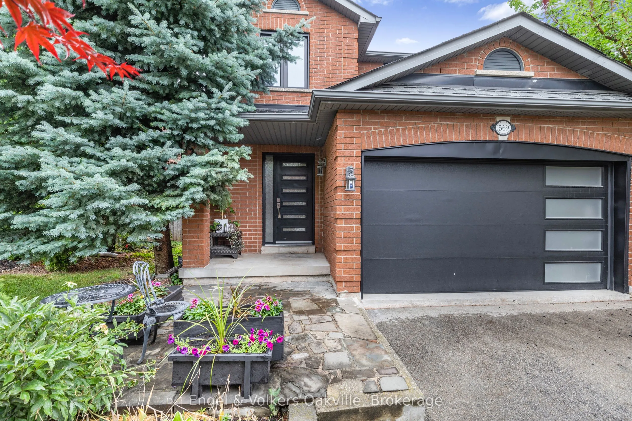 569 Phoebe Crescent
