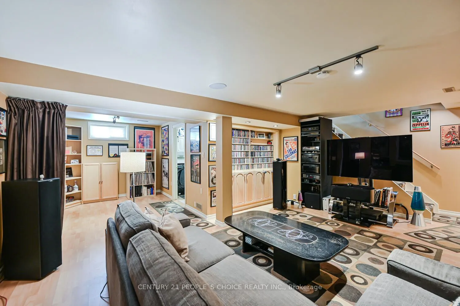 2 Fontaine Court