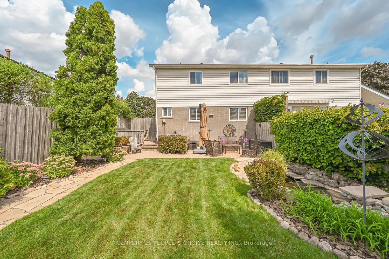 2 Fontaine Court