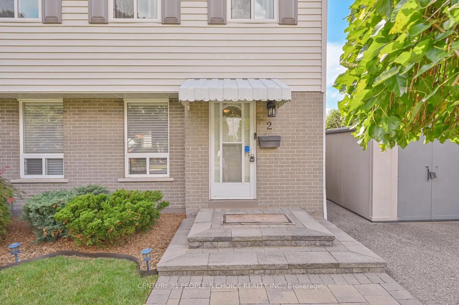 2 Fontaine Court