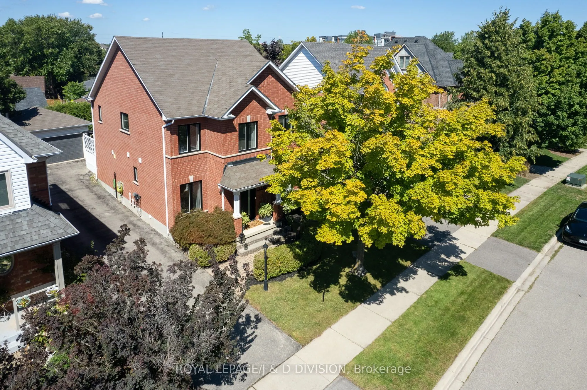 2448 Capilano Crescent