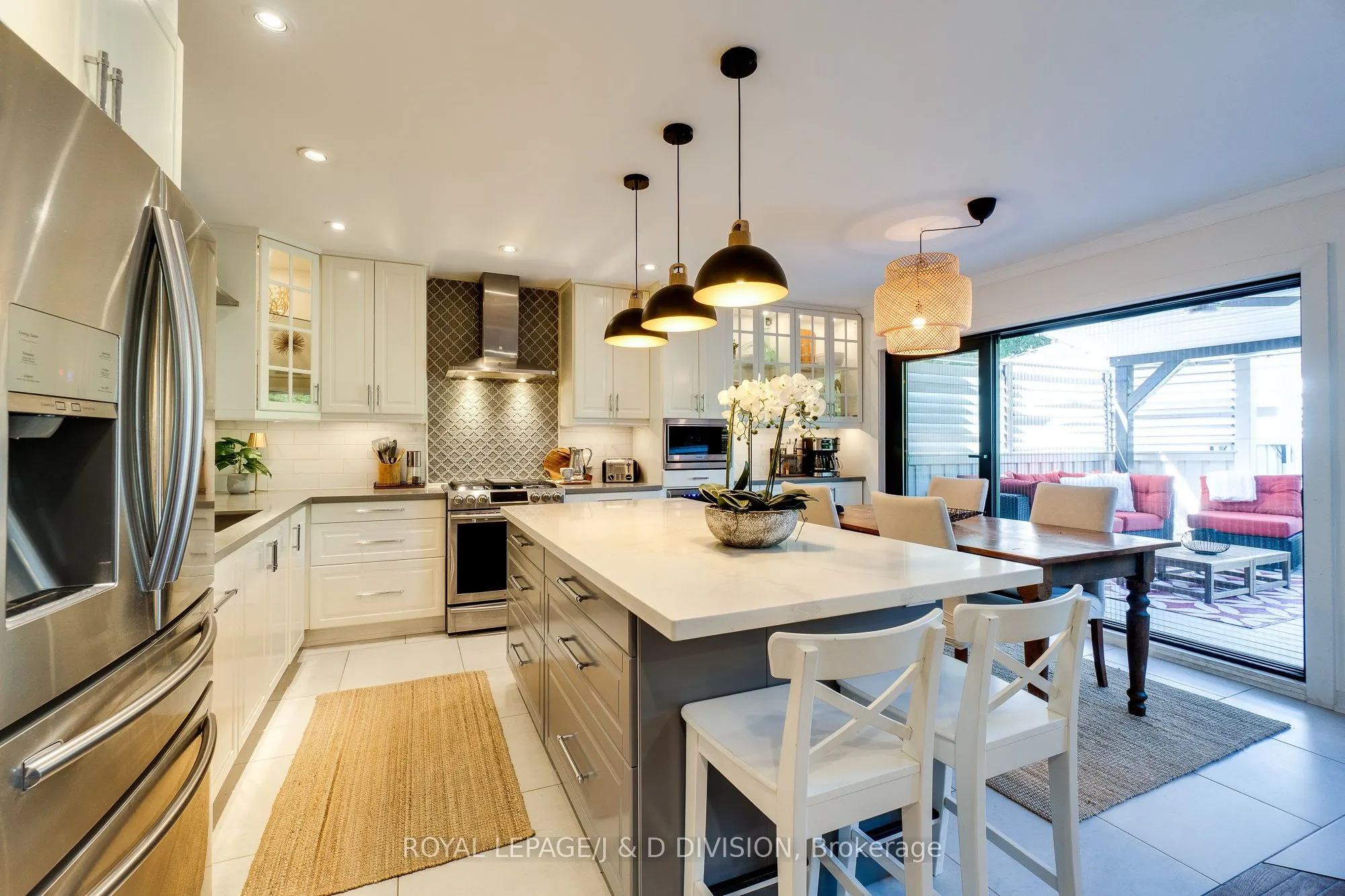 2448 Capilano Crescent