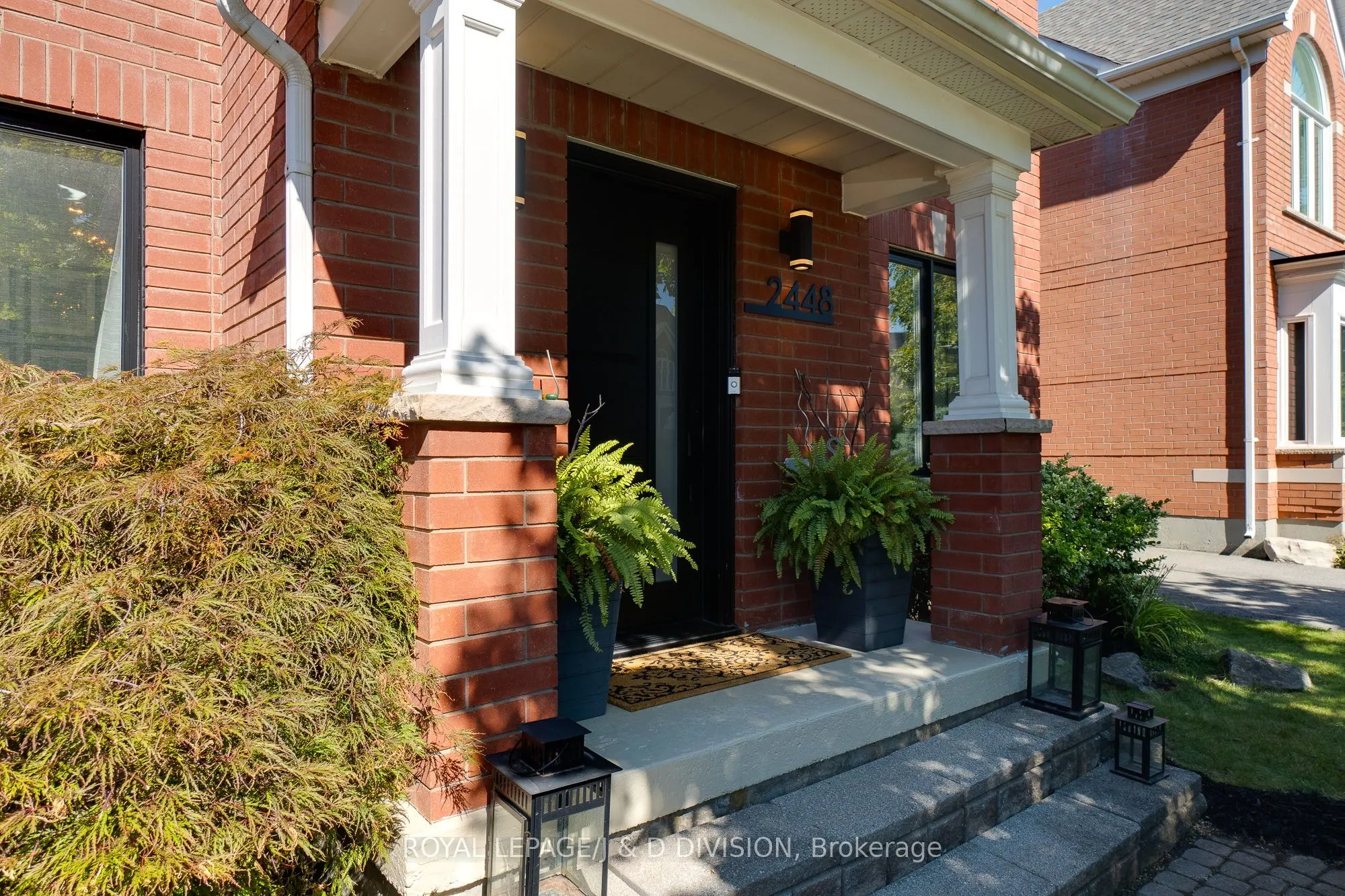 2448 Capilano Crescent