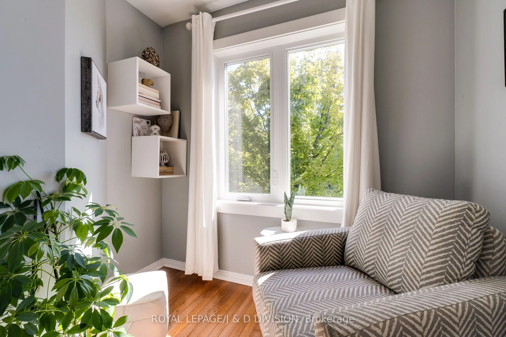 2448 Capilano Crescent