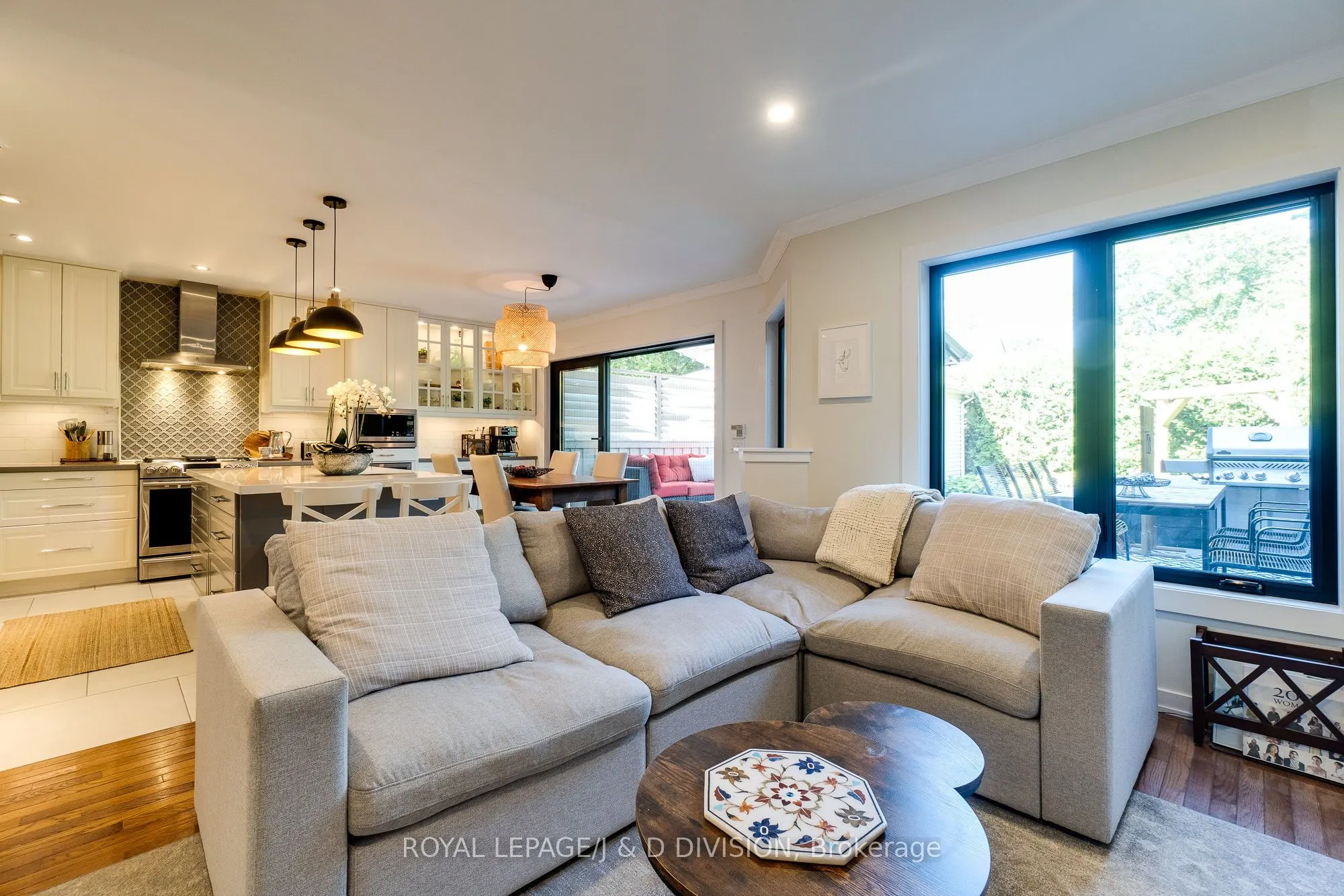 2448 Capilano Crescent