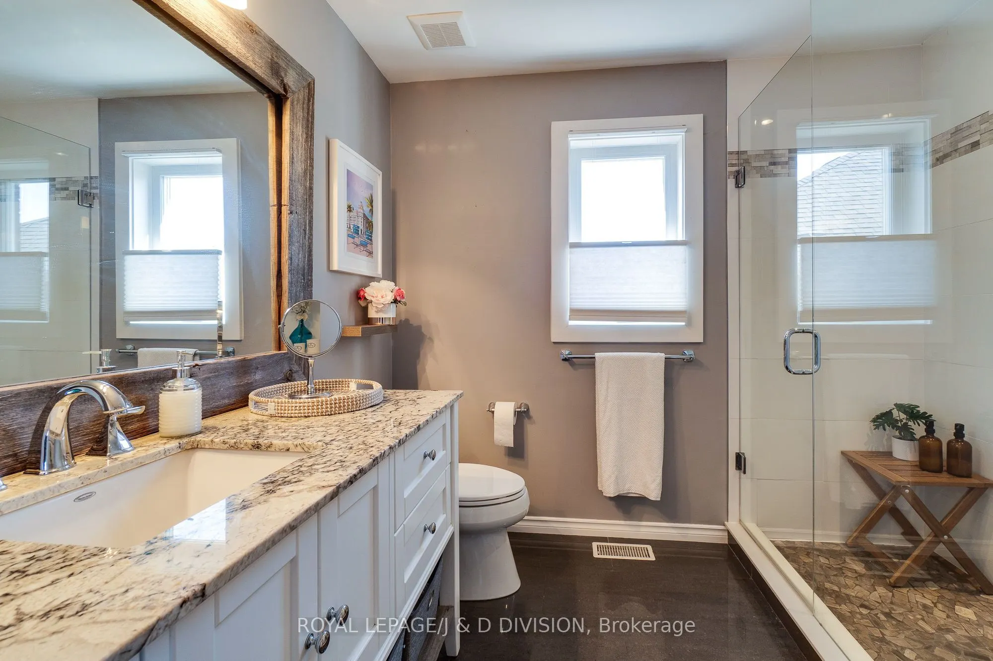 2448 Capilano Crescent