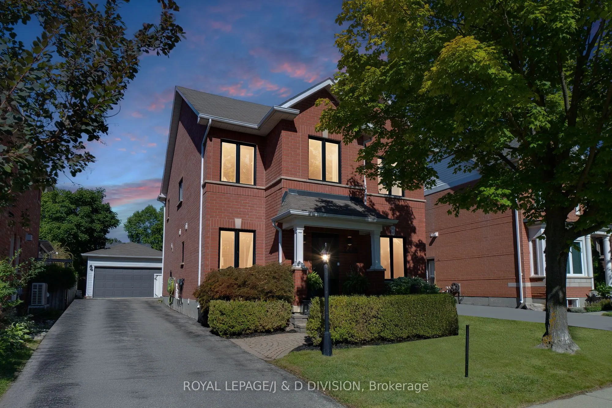 2448 Capilano Crescent