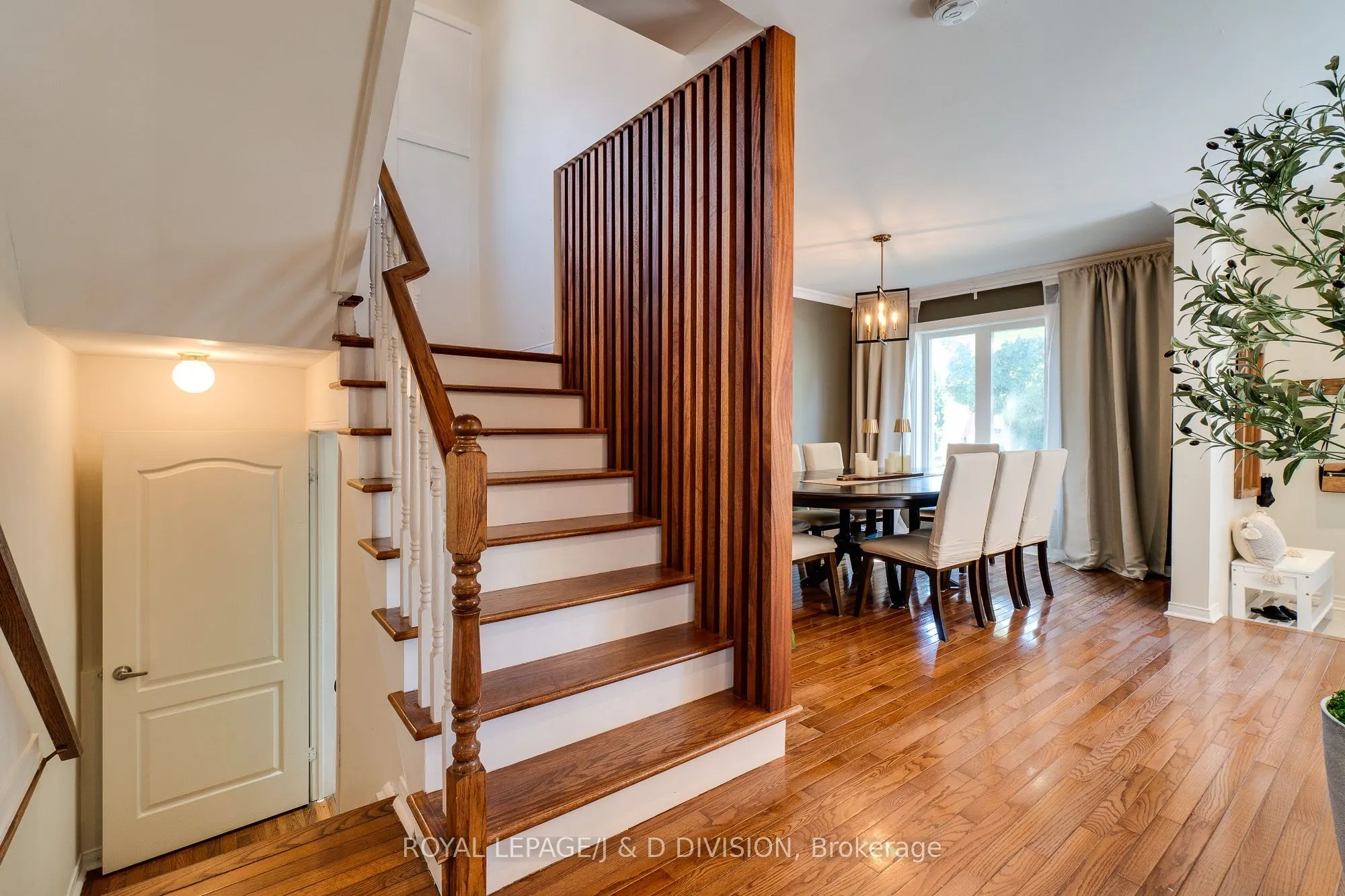 2448 Capilano Crescent