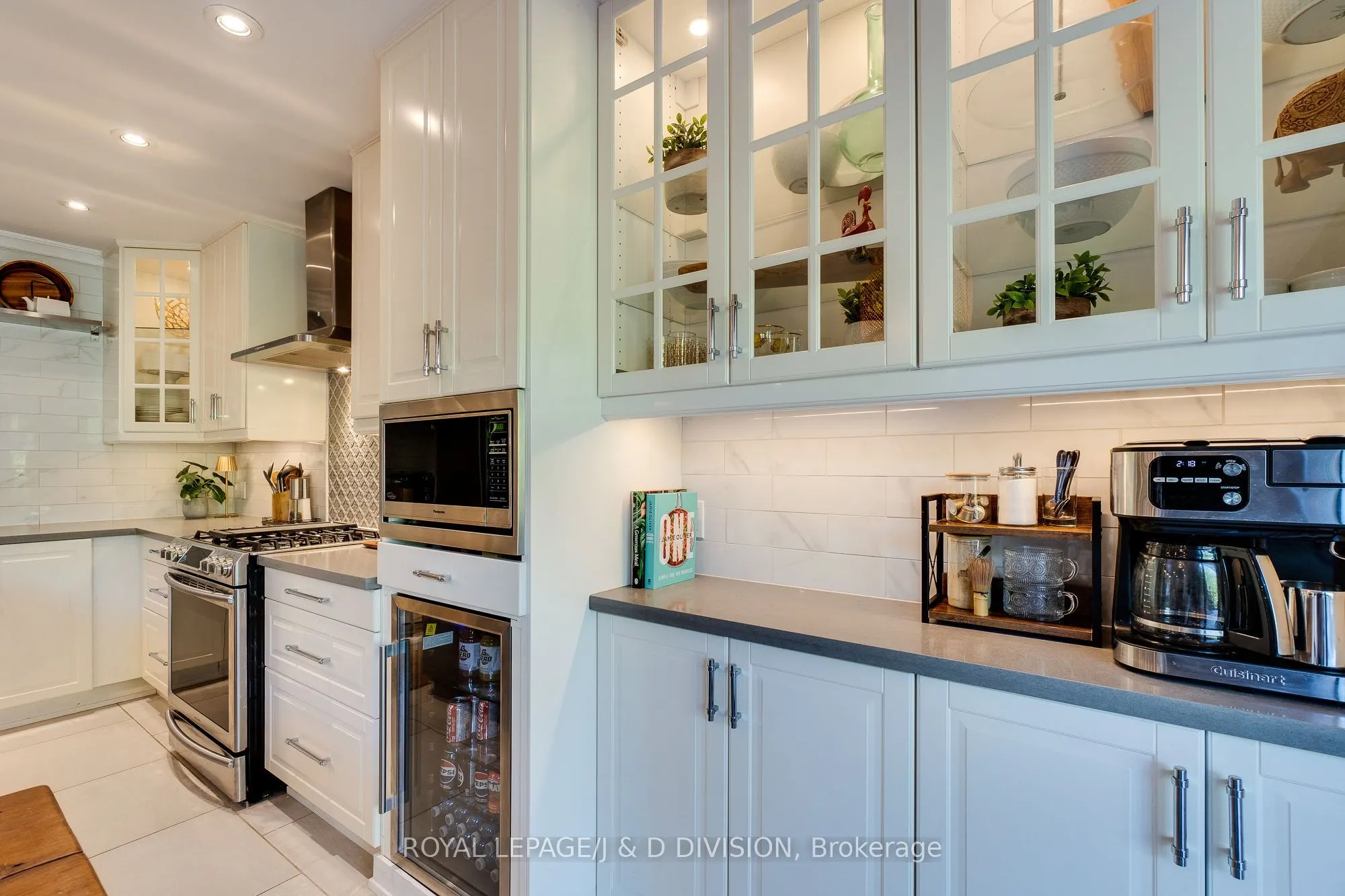 2448 Capilano Crescent