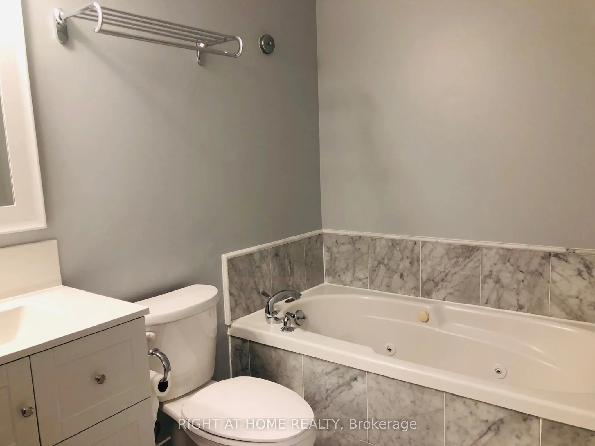 2285 Lakeshore Boulevard W, #2111