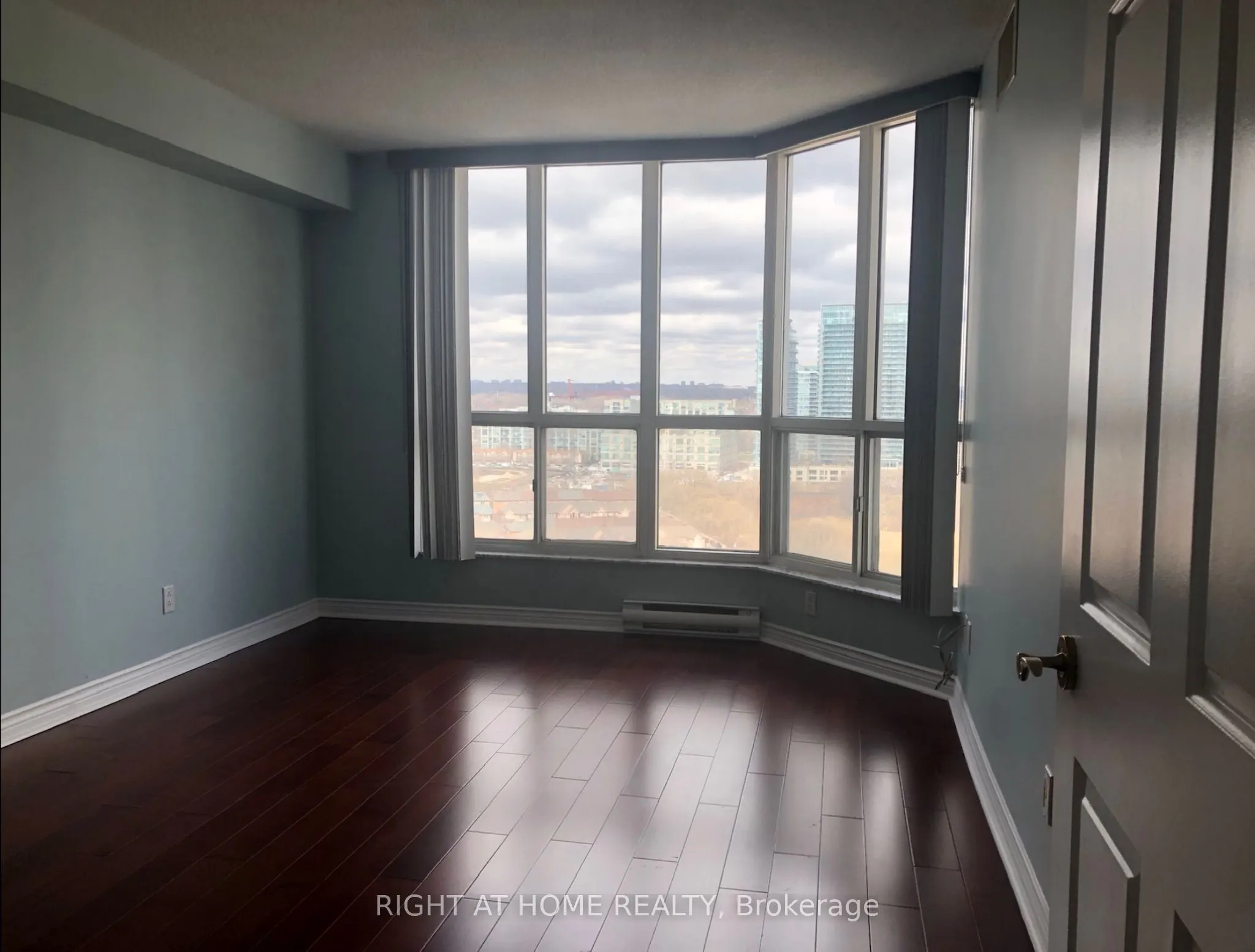 2285 Lakeshore Boulevard W, #2111