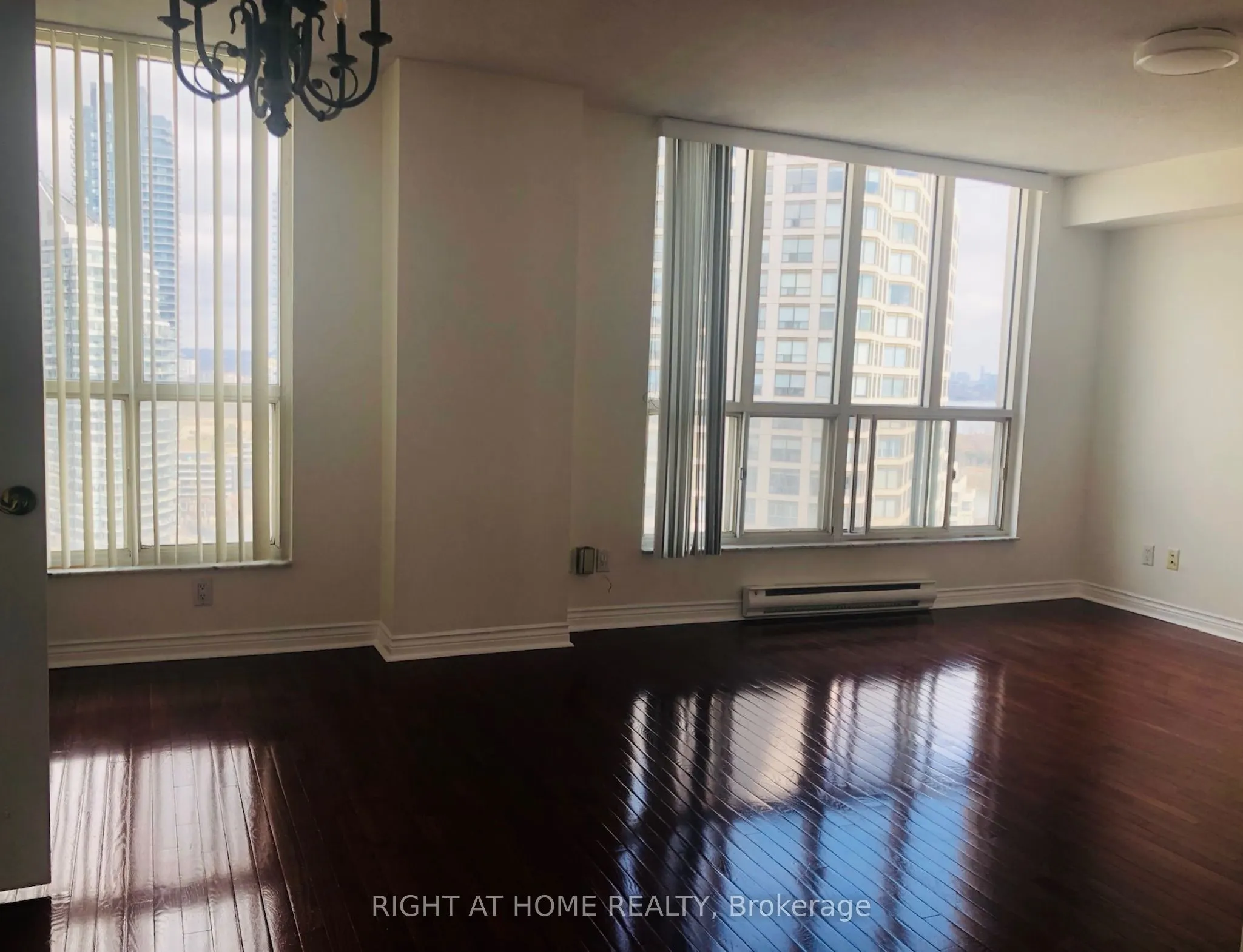 2285 Lakeshore Boulevard W, #2111