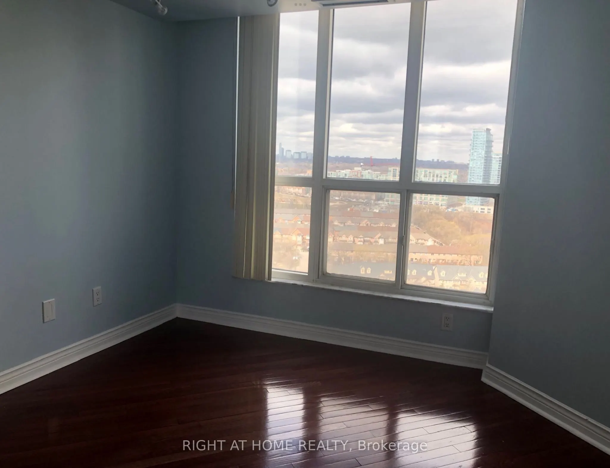 2285 Lakeshore Boulevard W, #2111