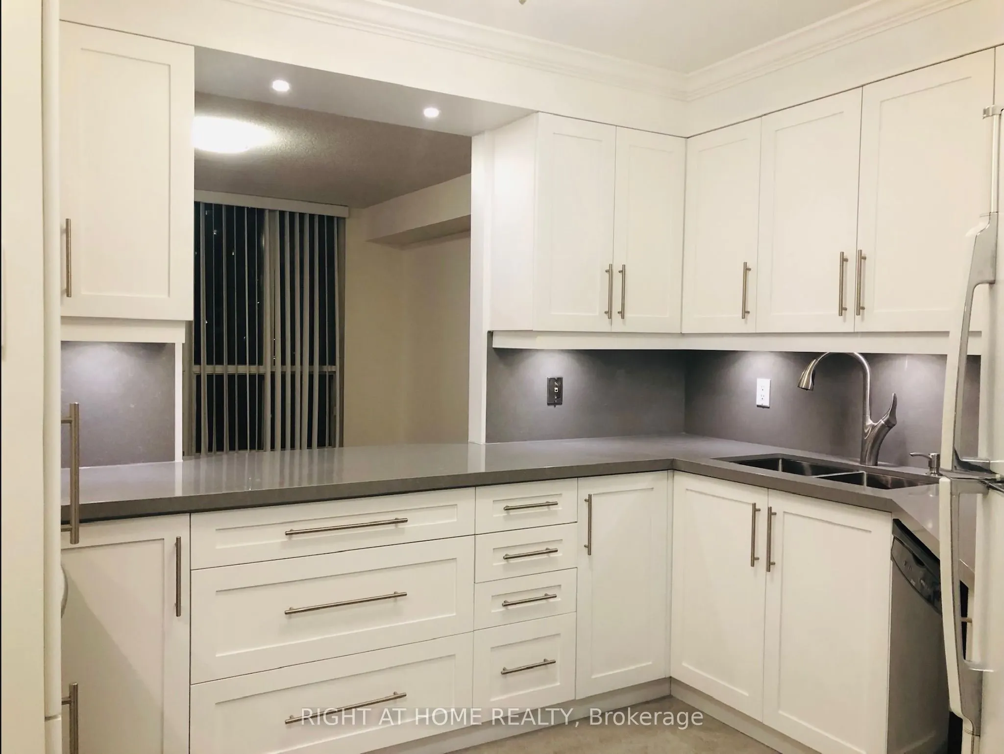 2285 Lakeshore Boulevard W, #2111
