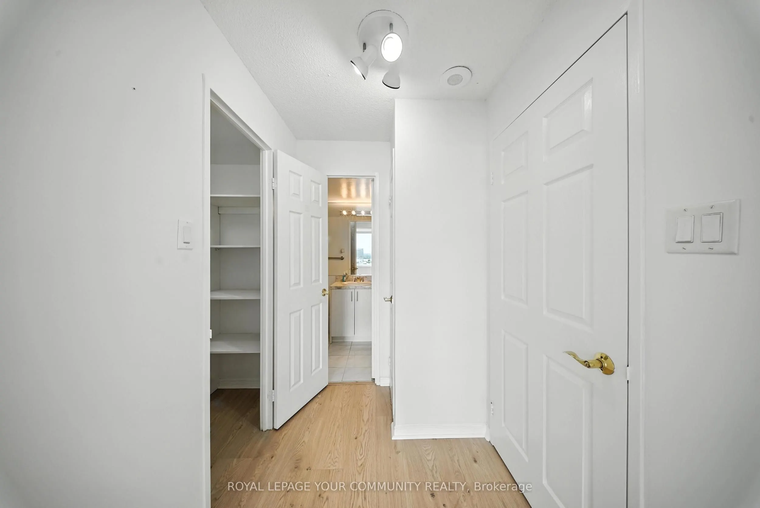 330 Rathburn Road W, #1404