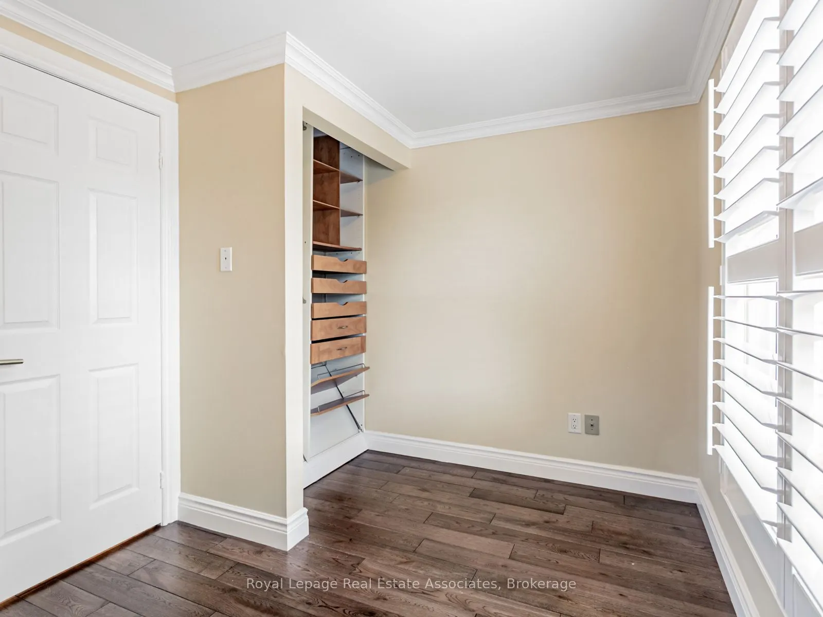 35 Glenmanor Drive