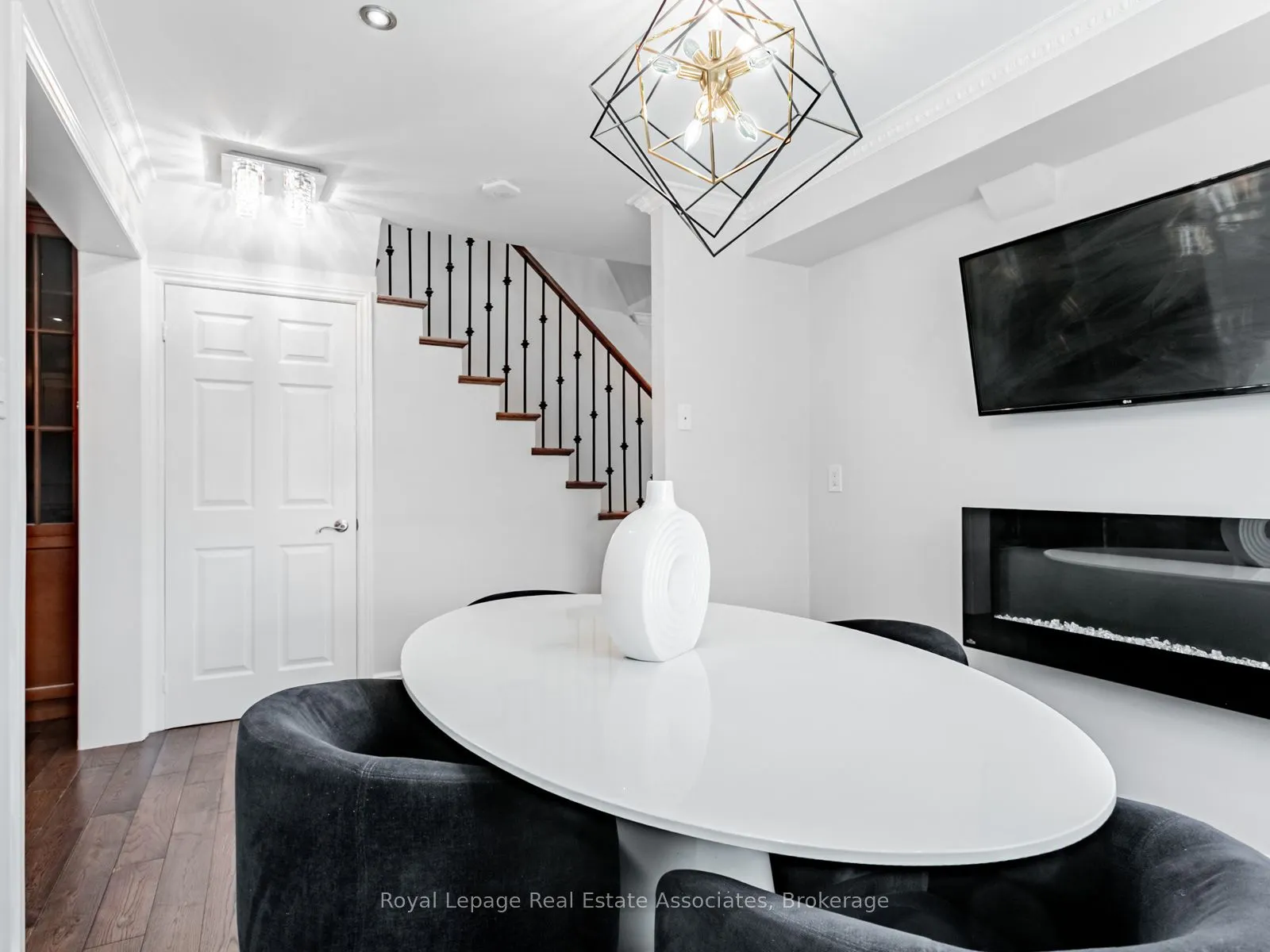 35 Glenmanor Drive