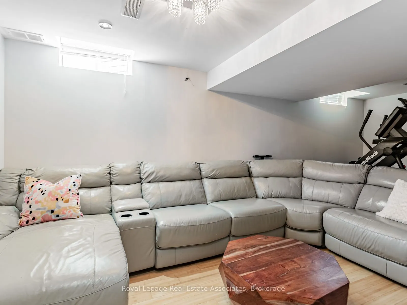 35 Glenmanor Drive