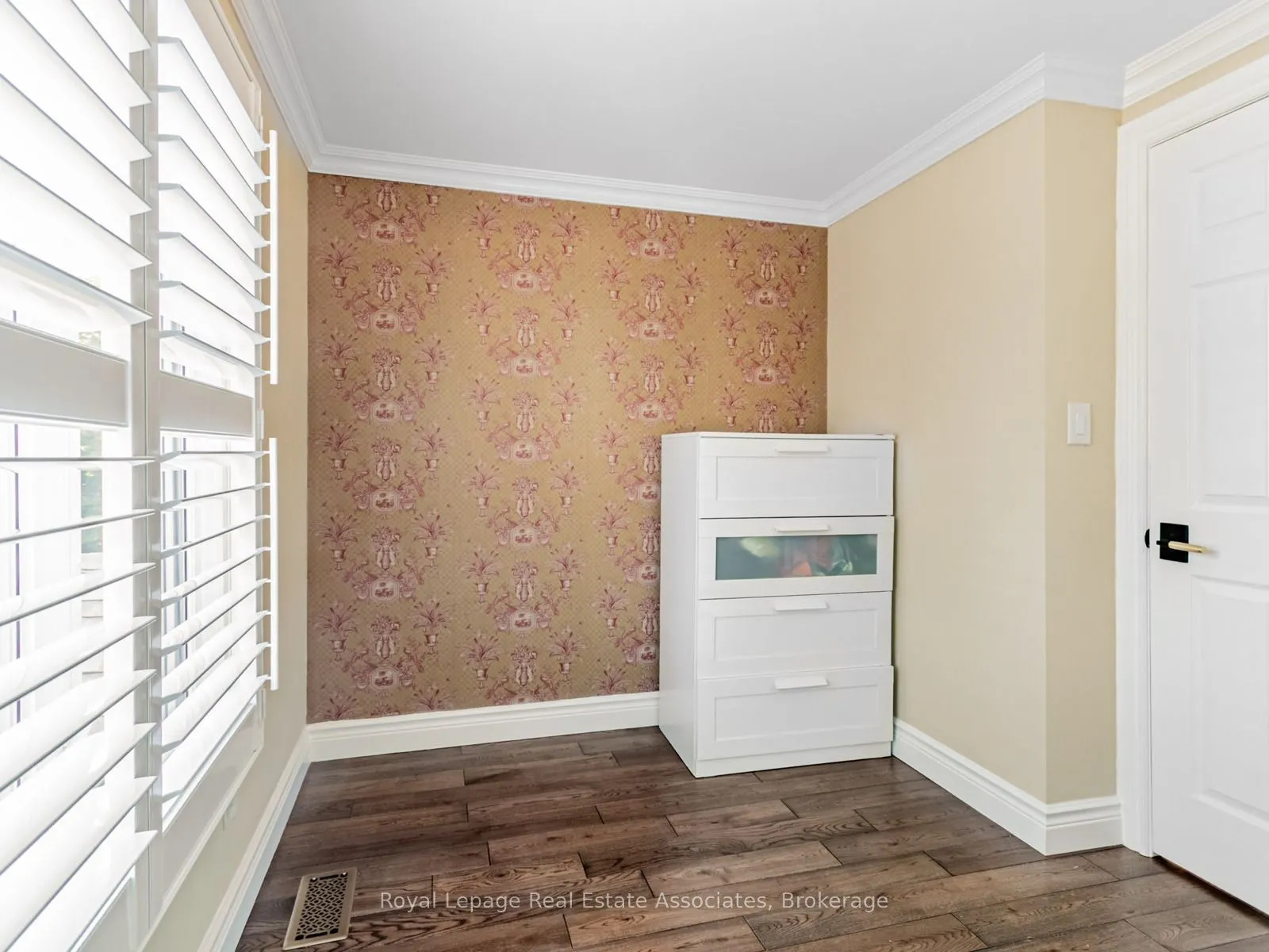 35 Glenmanor Drive