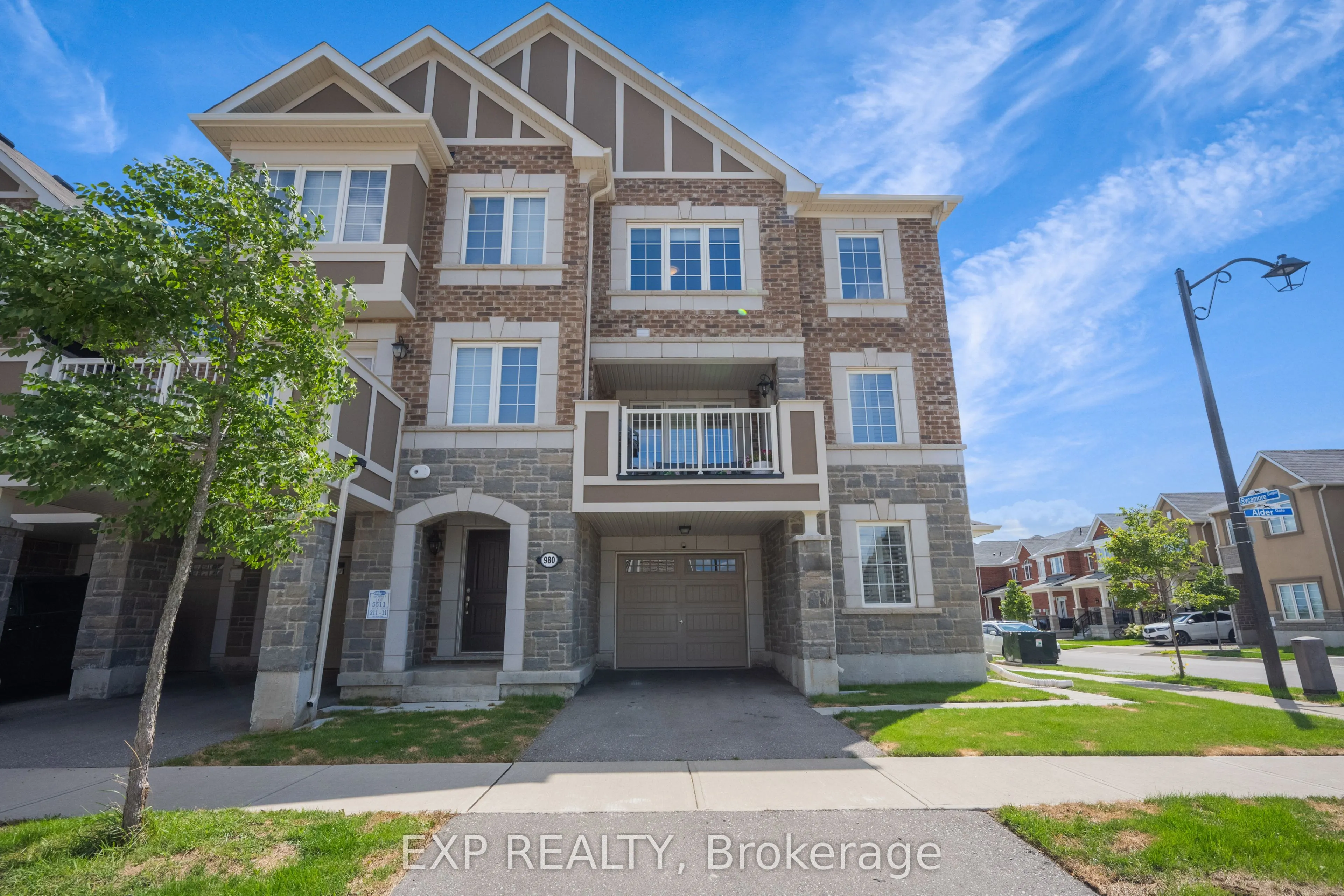 978 Alder Gate