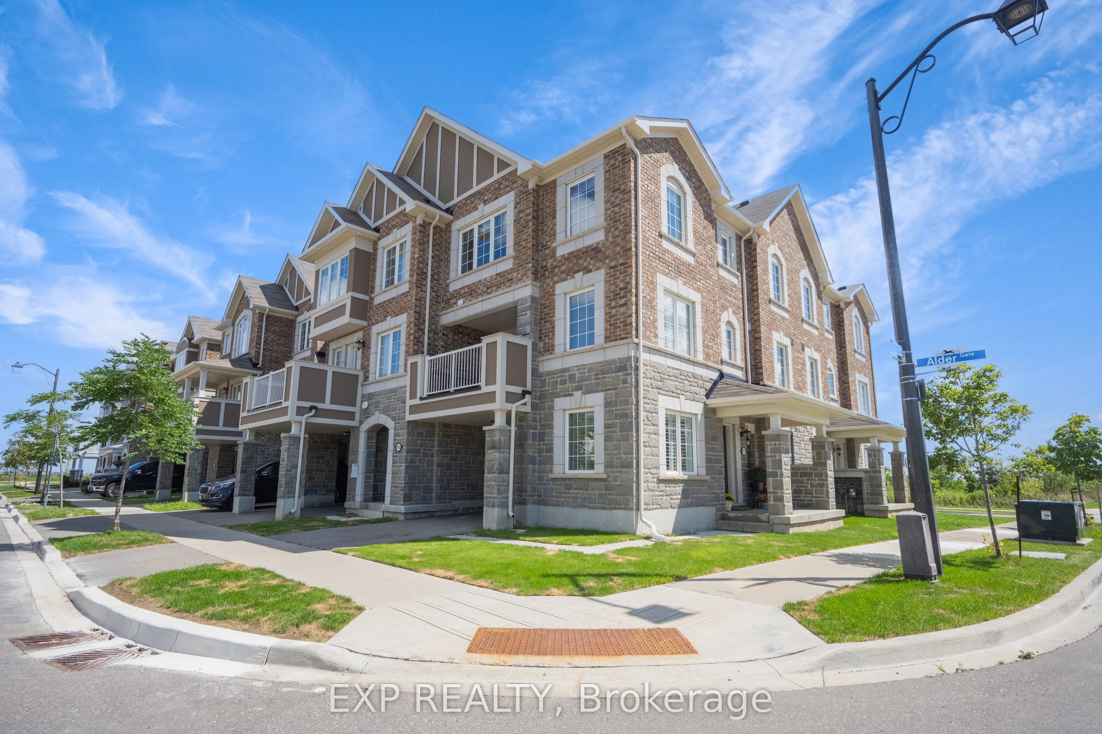 978 Alder Gate