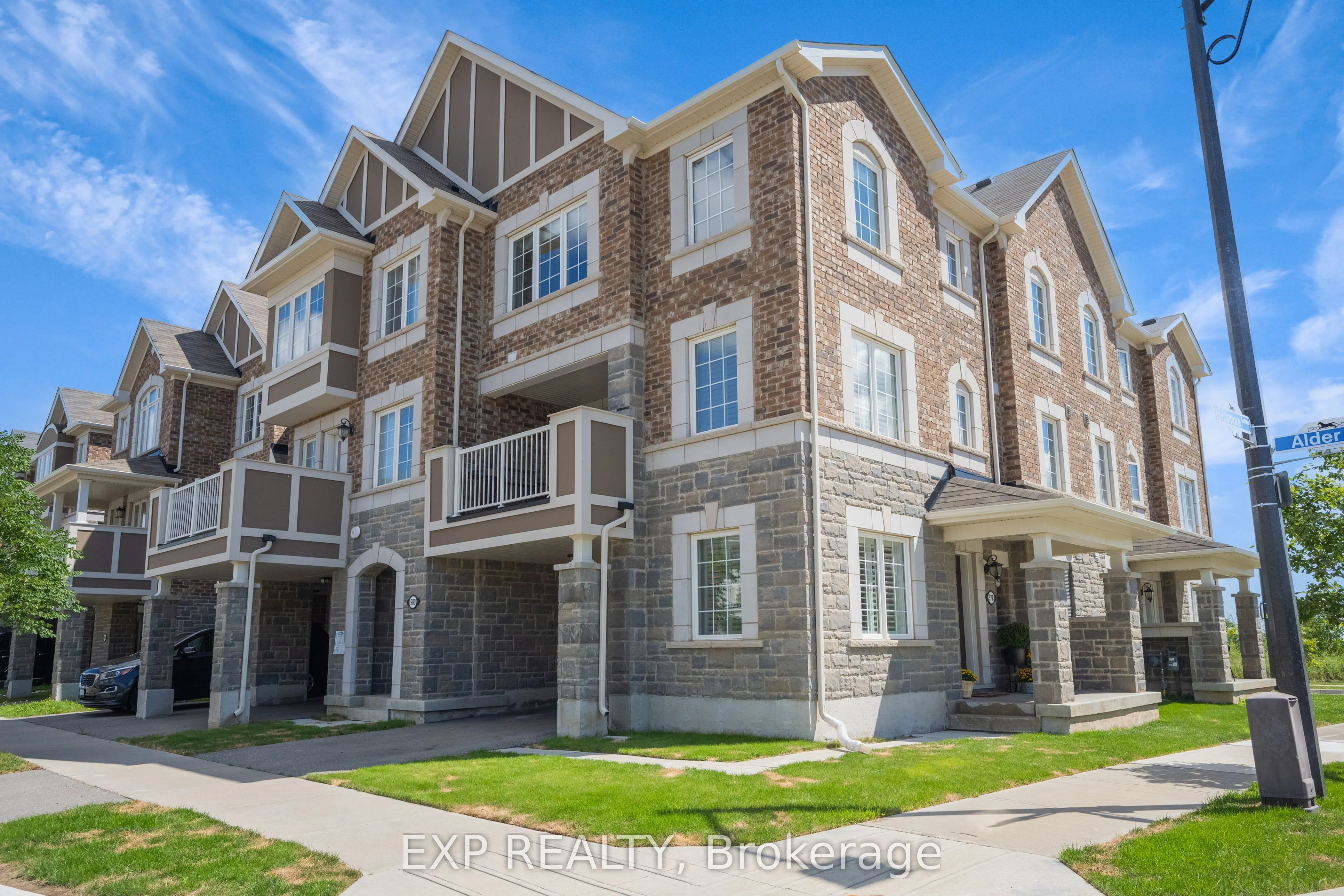 978 Alder Gate