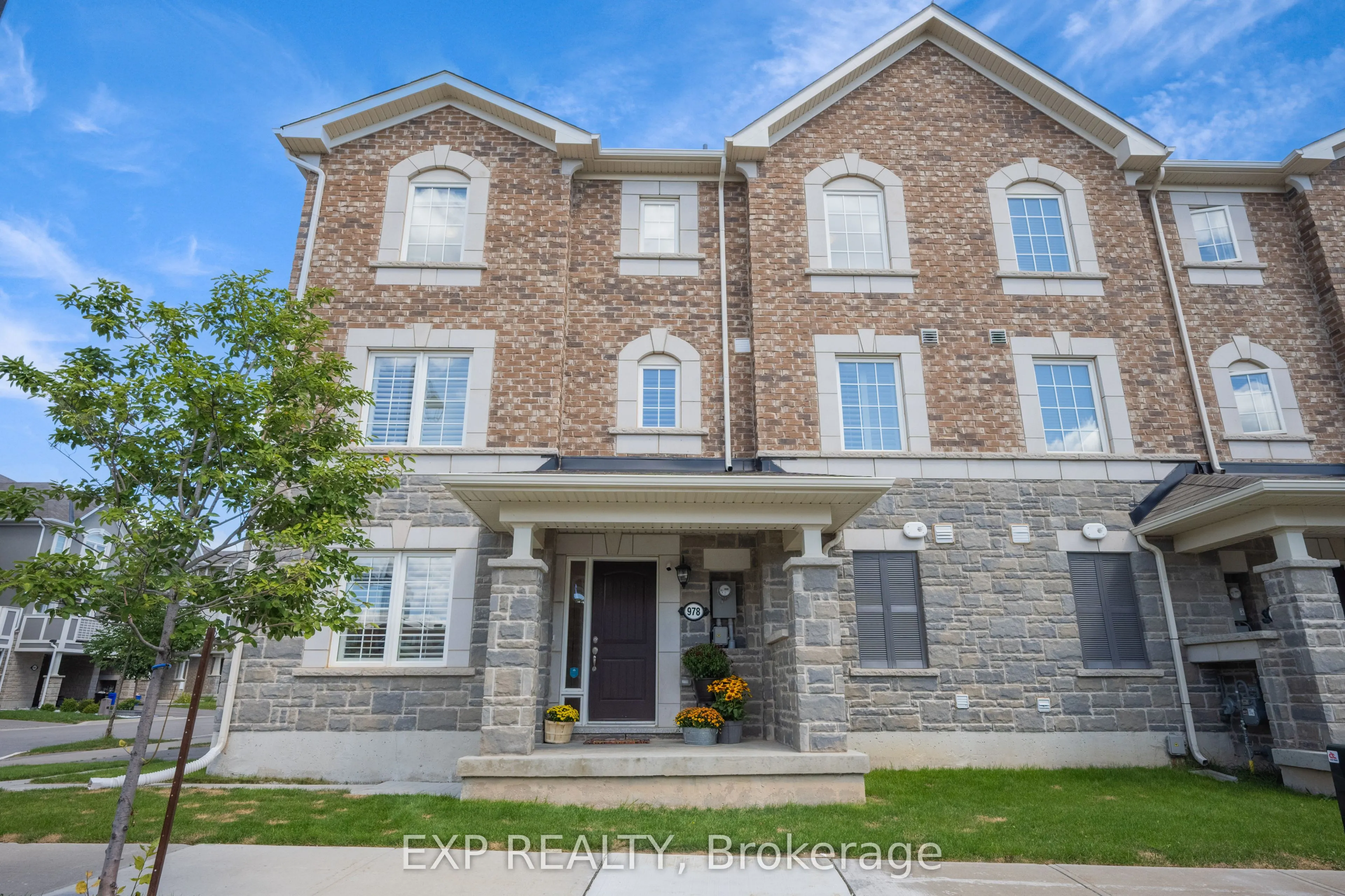 978 Alder Gate
