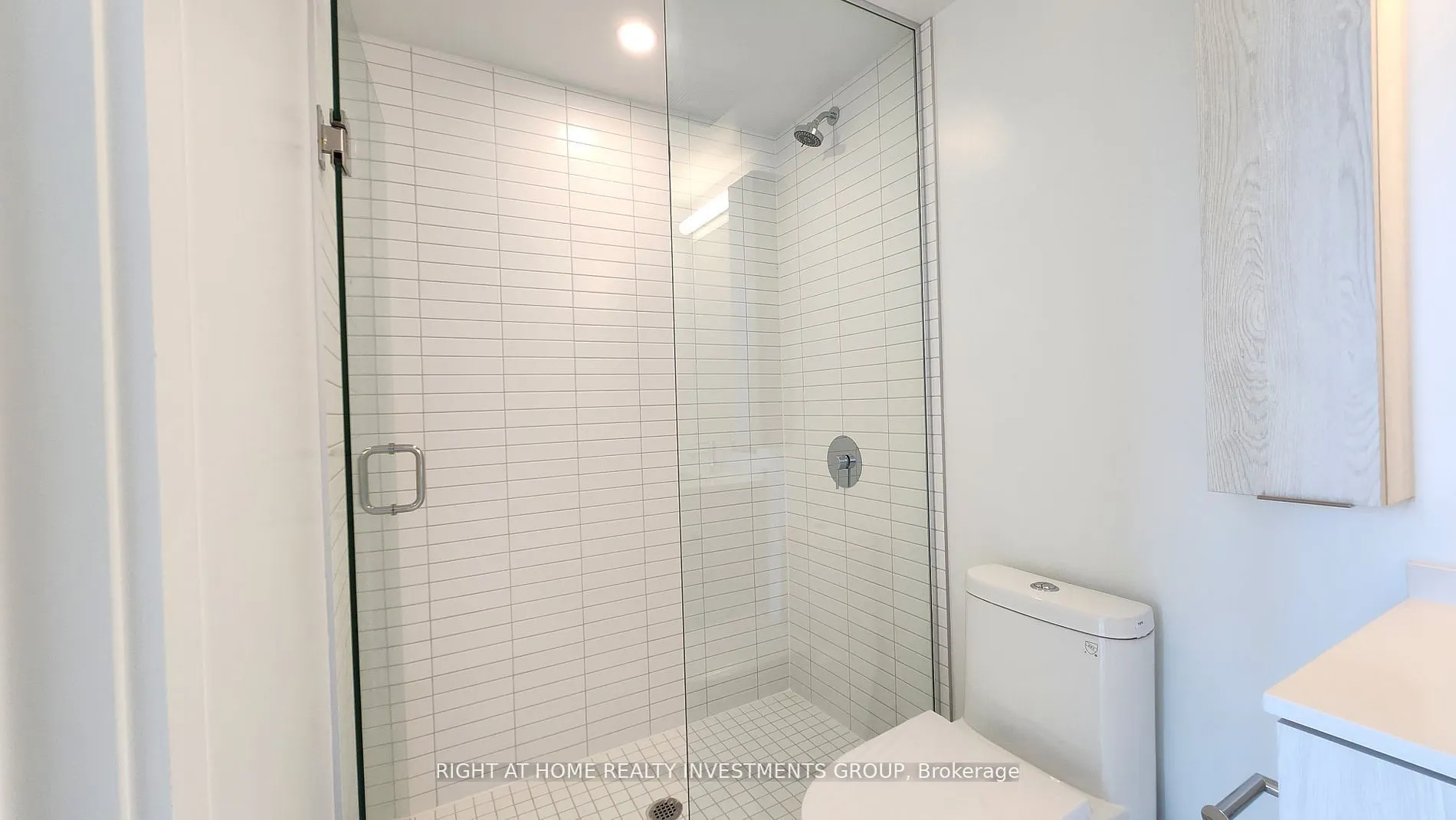 86 Dundas Street E, #424