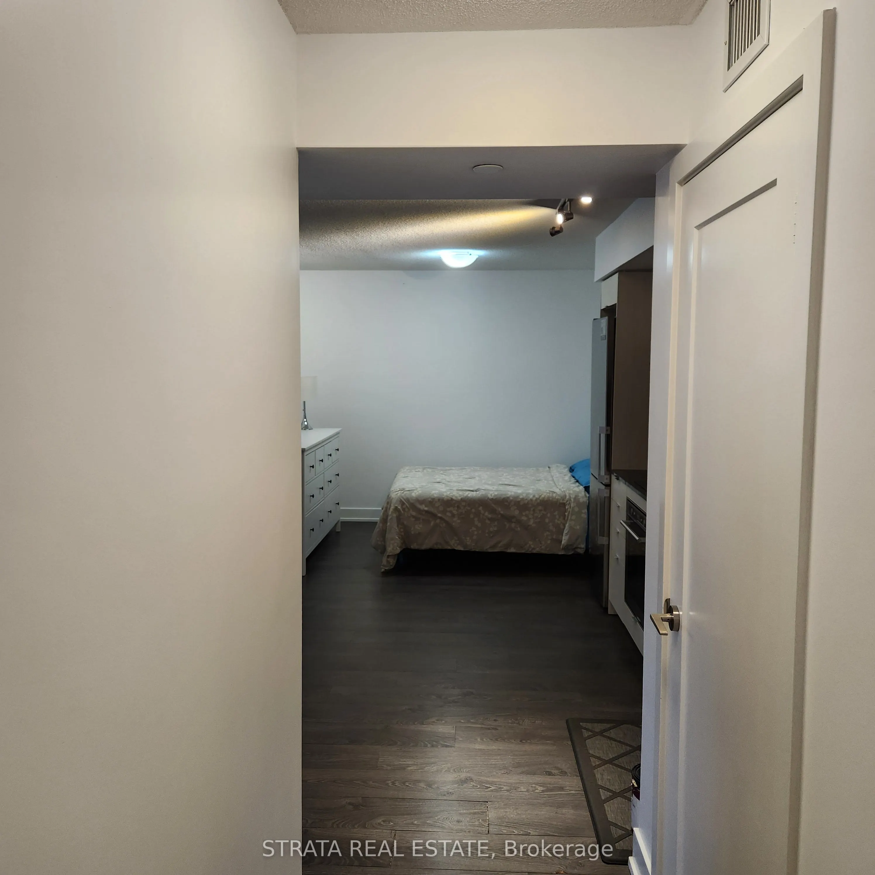 7 Mabelle Avenue, #1606