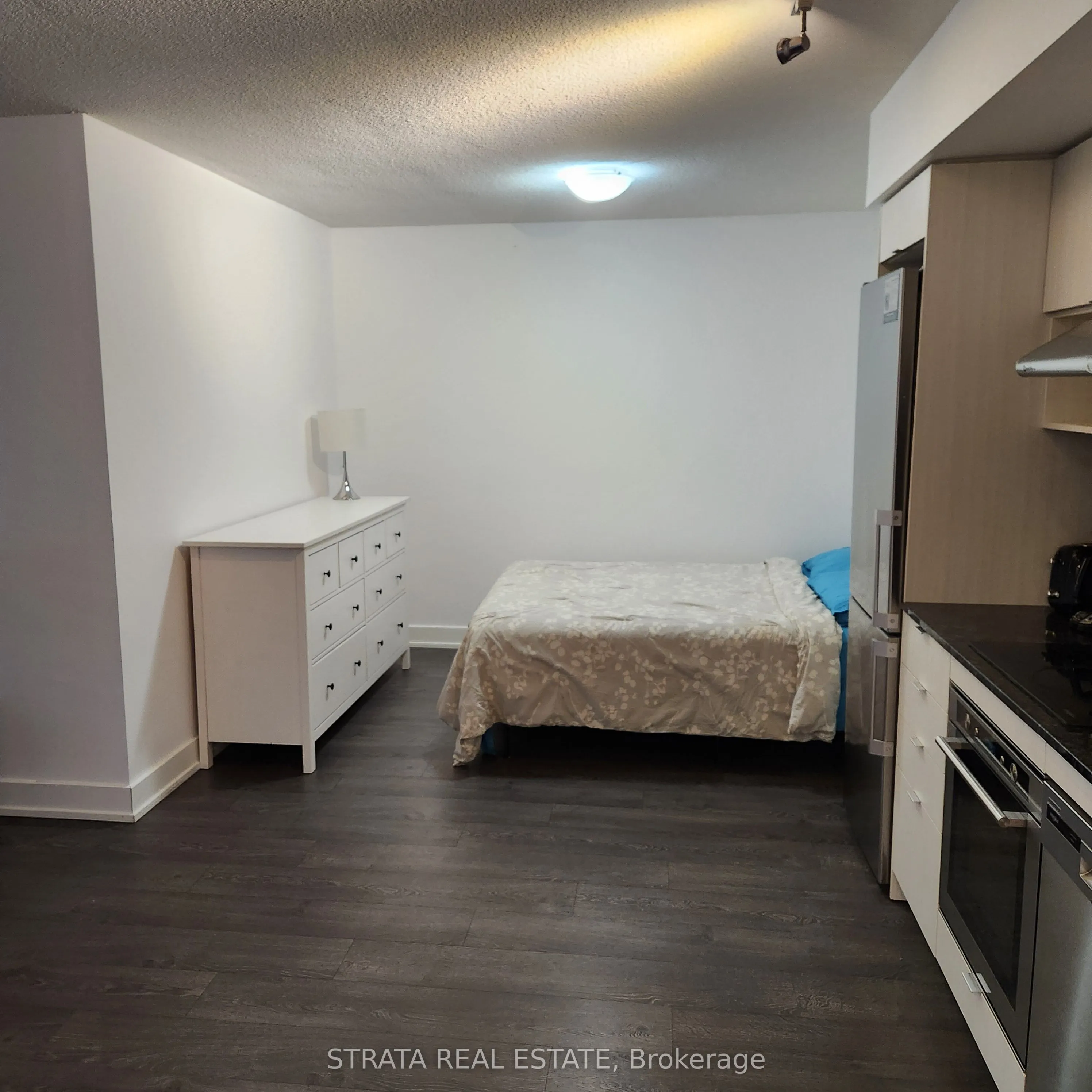 7 Mabelle Avenue, #1606
