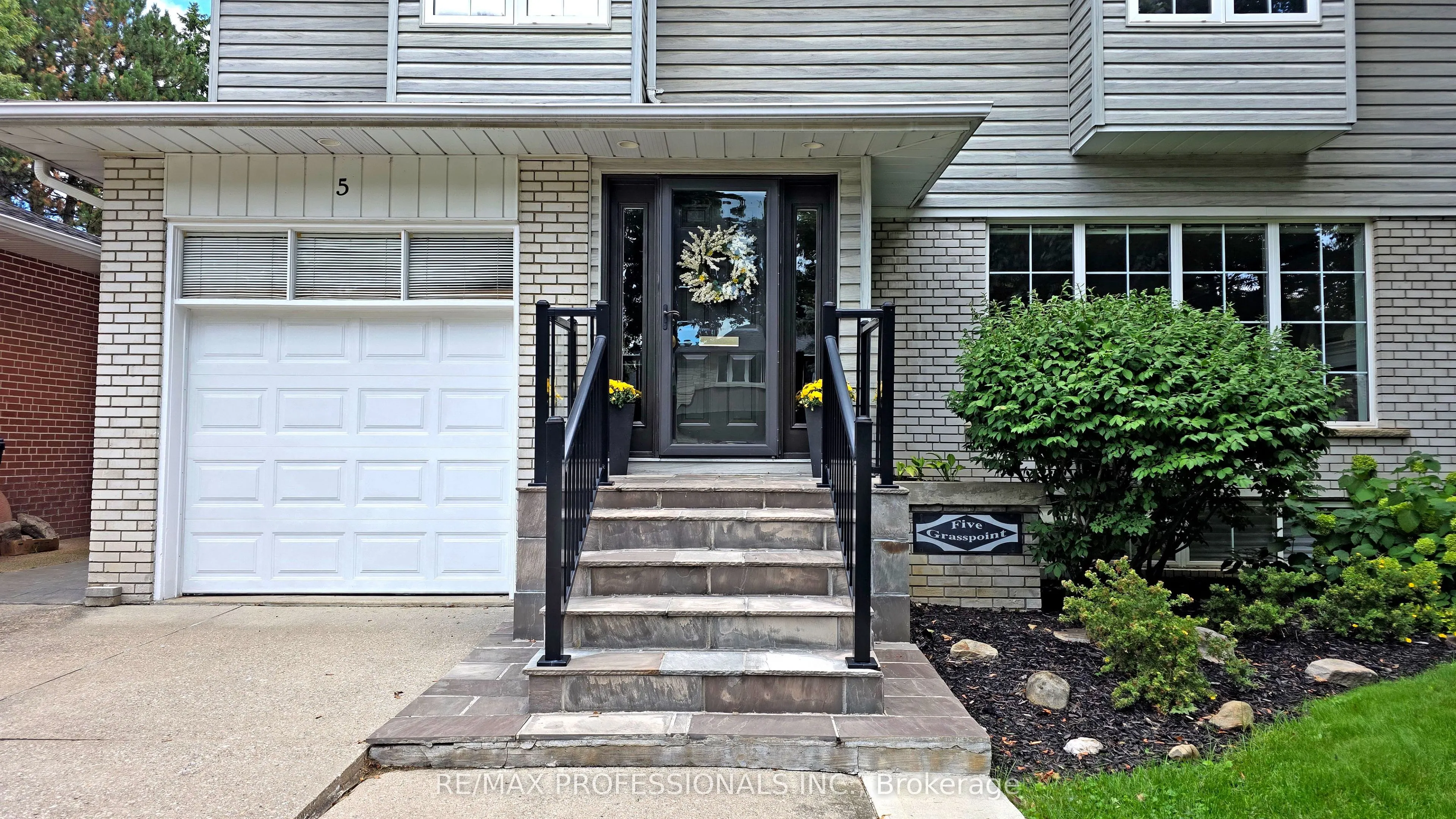 5 Grasspoint Crescent