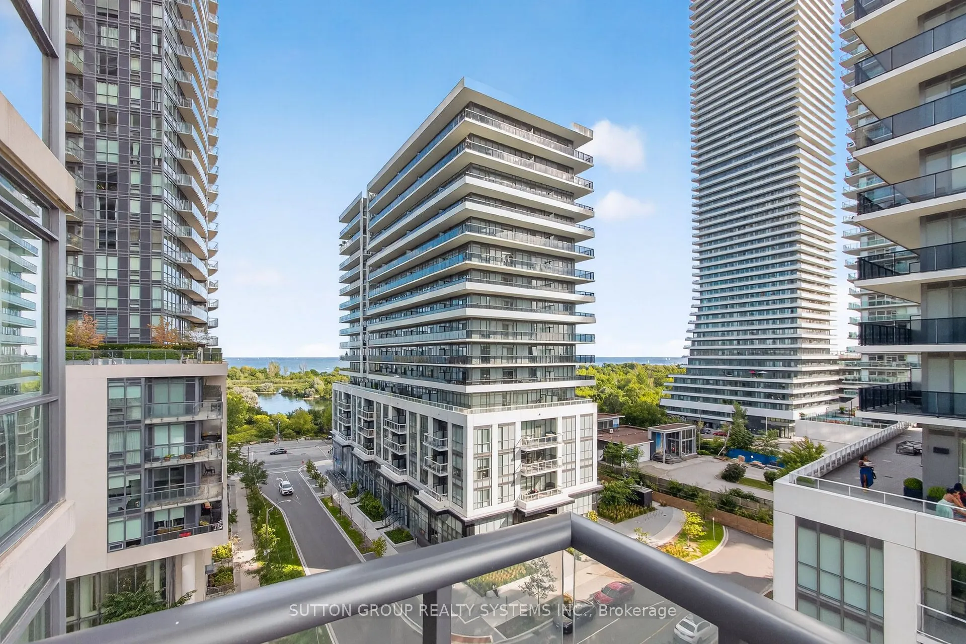 60 Annie Craig Drive, #815