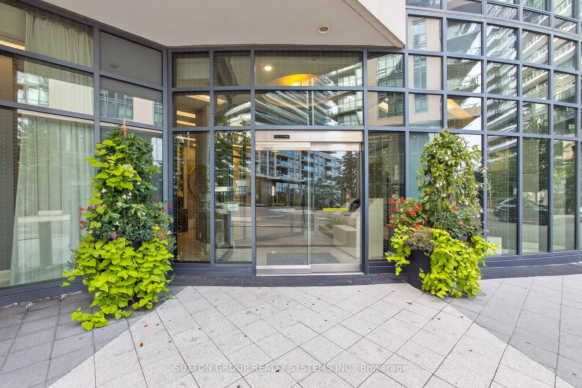 60 Annie Craig Drive, #815