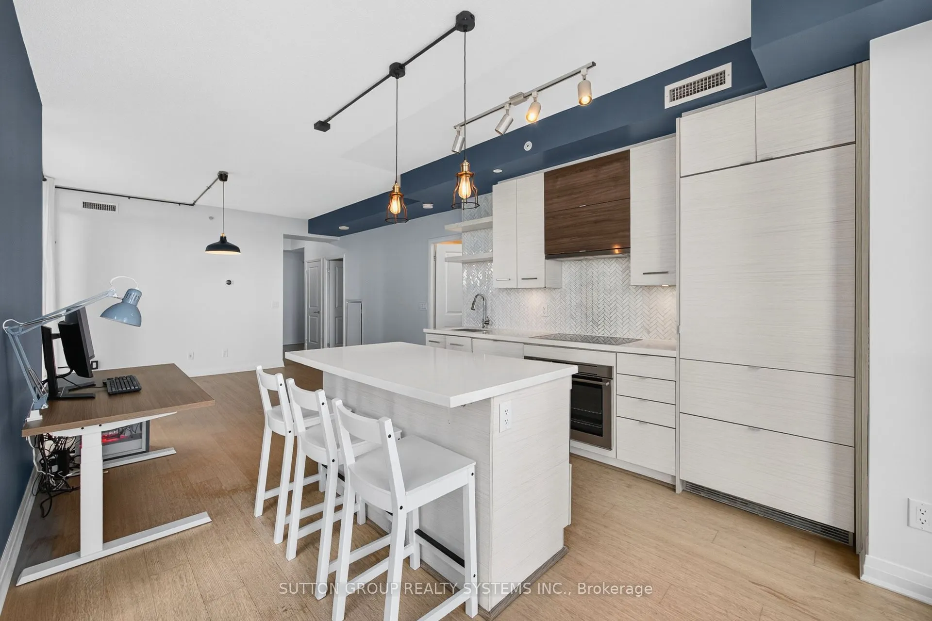 60 Annie Craig Drive, #815