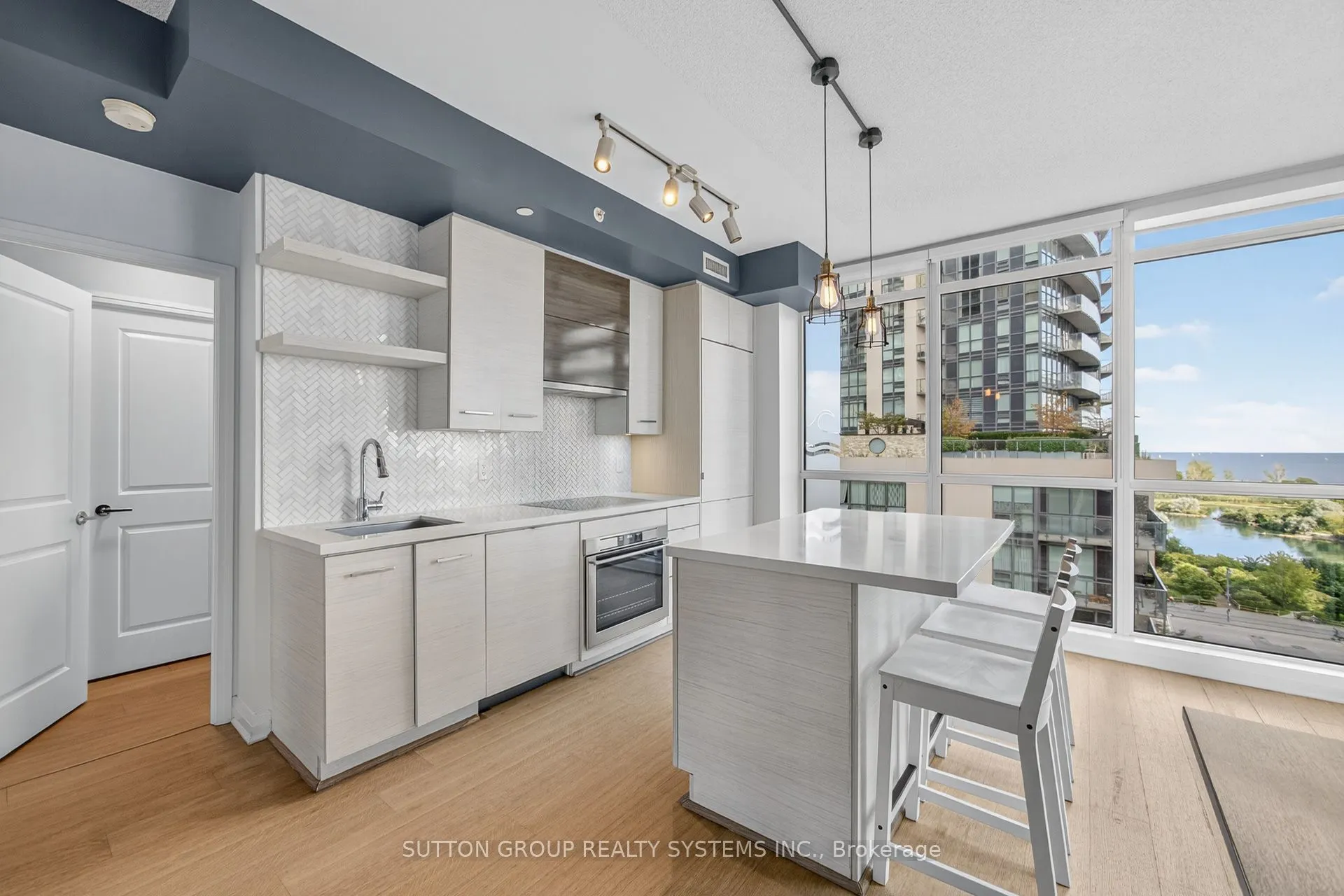 60 Annie Craig Drive, #815