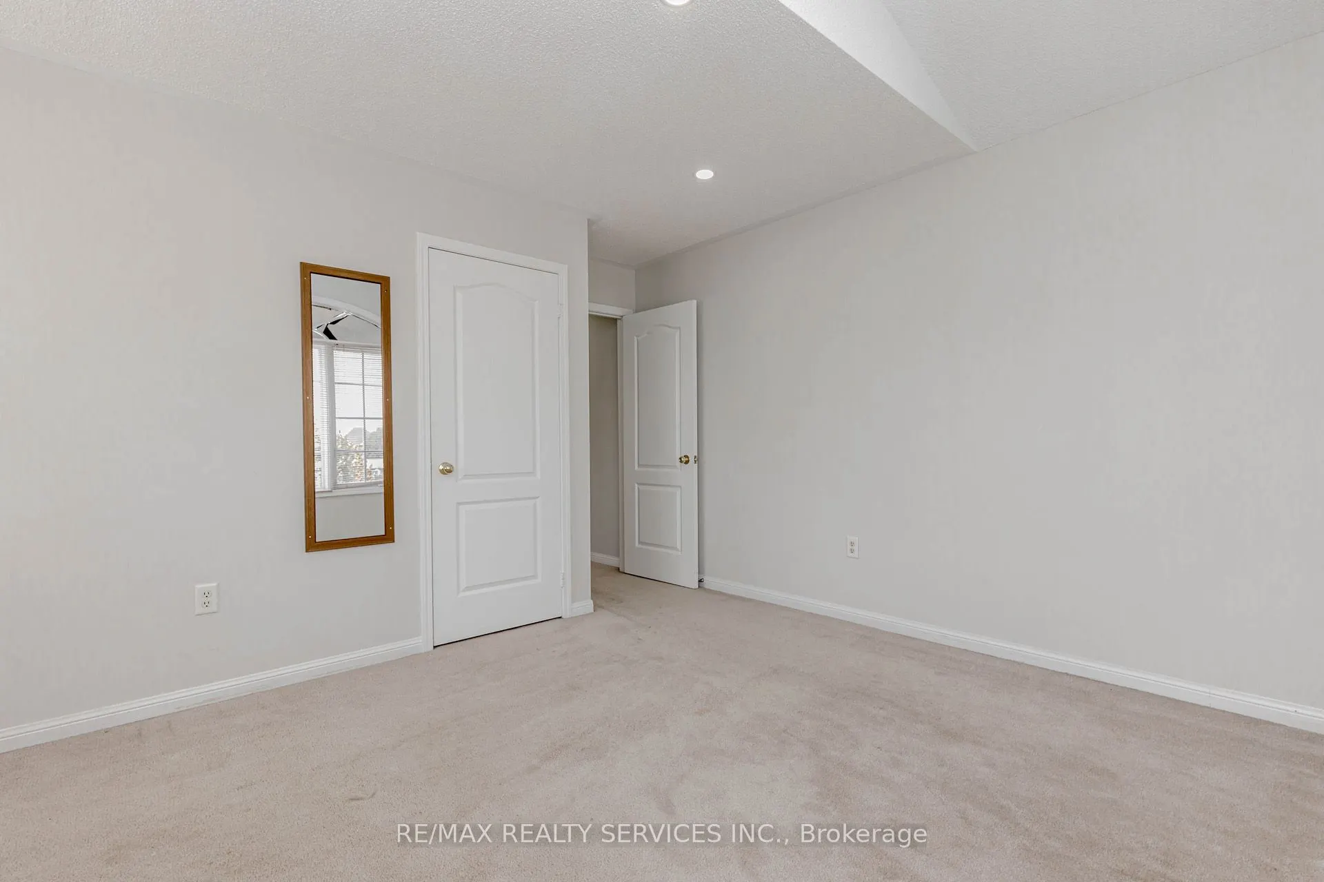106 Narrow Valley Crescent