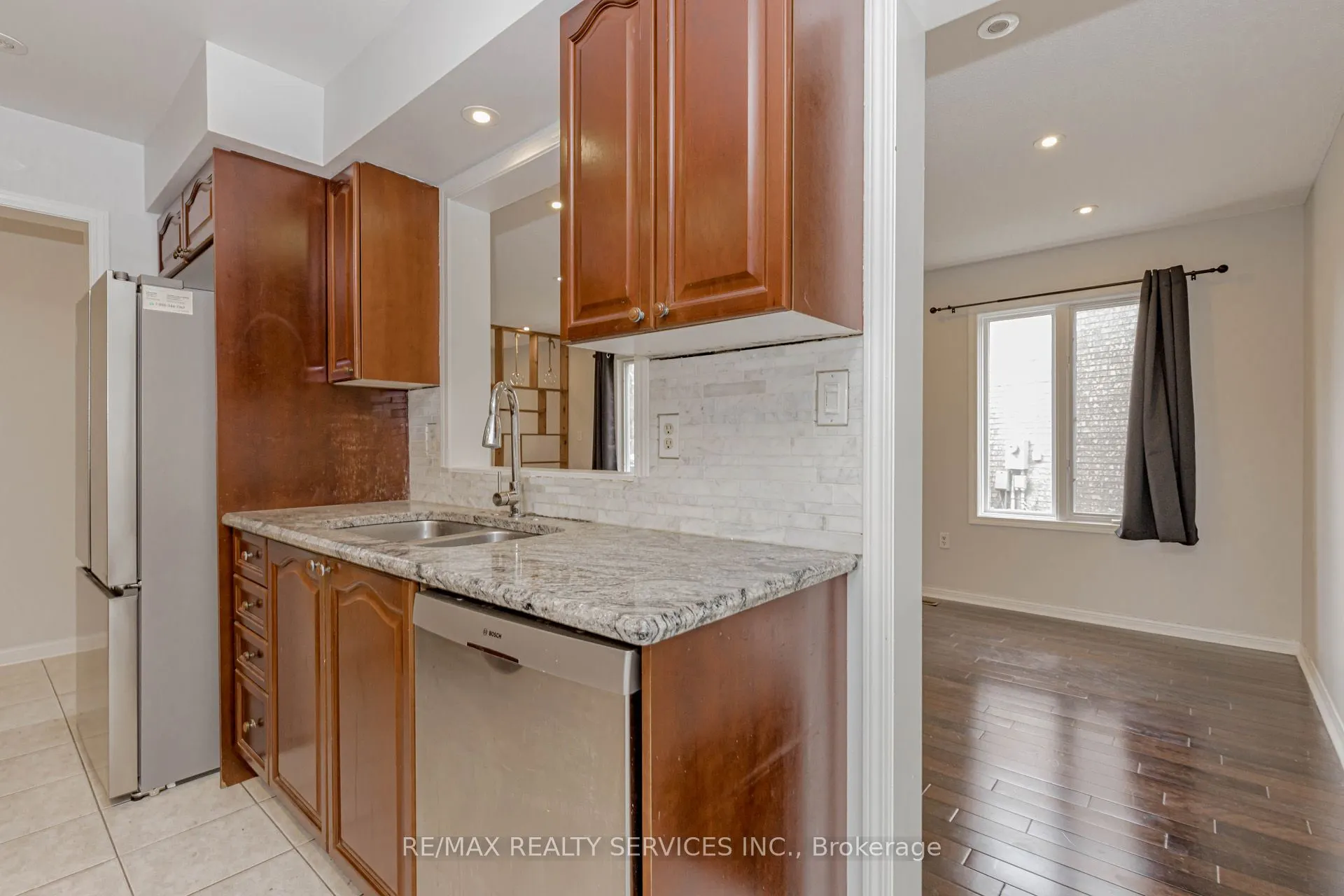 106 Narrow Valley Crescent