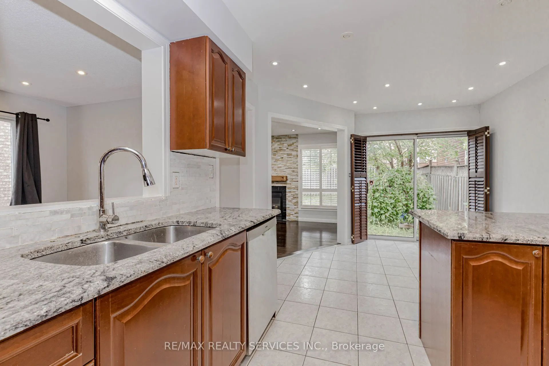 106 Narrow Valley Crescent