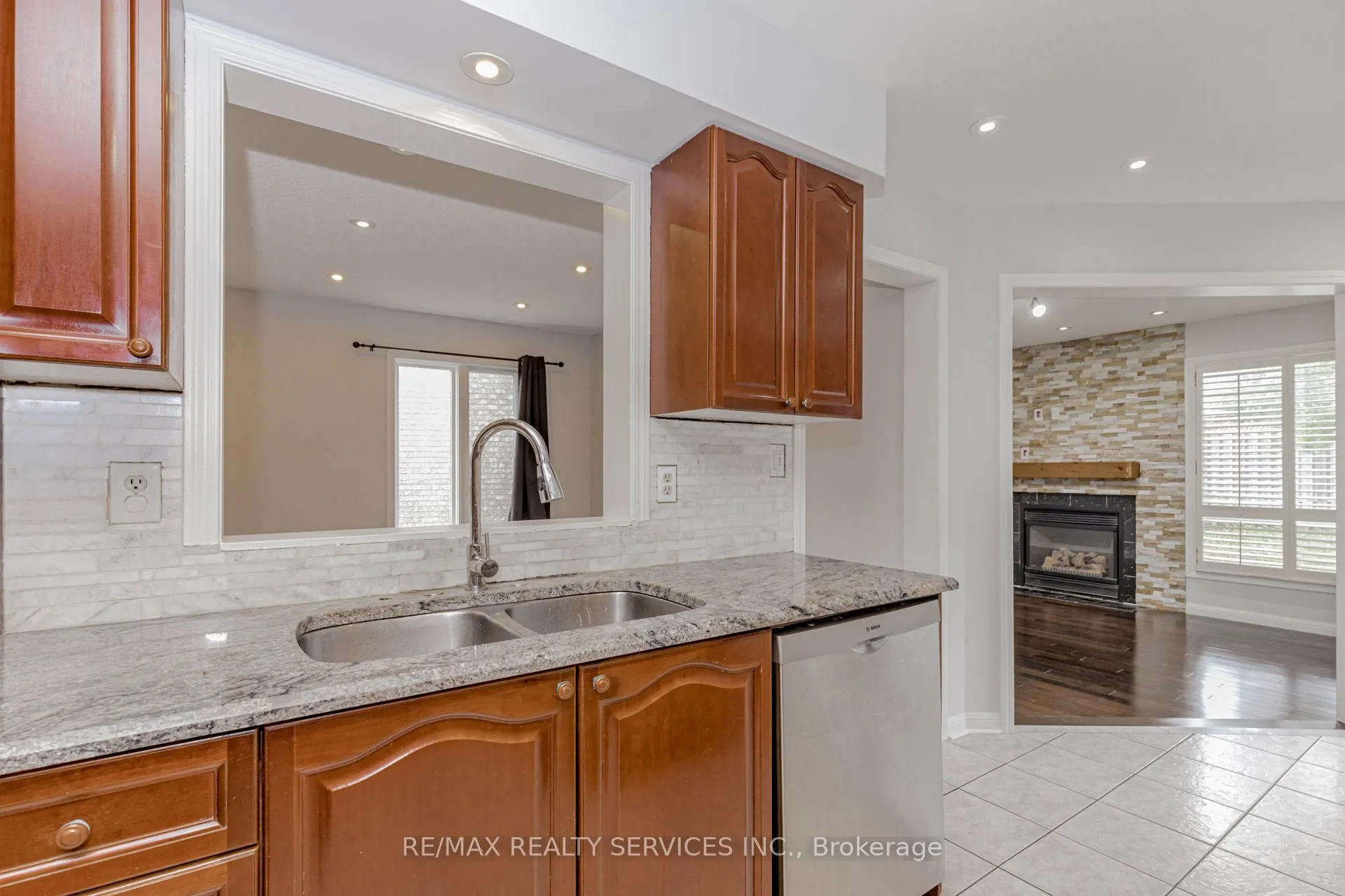 106 Narrow Valley Crescent