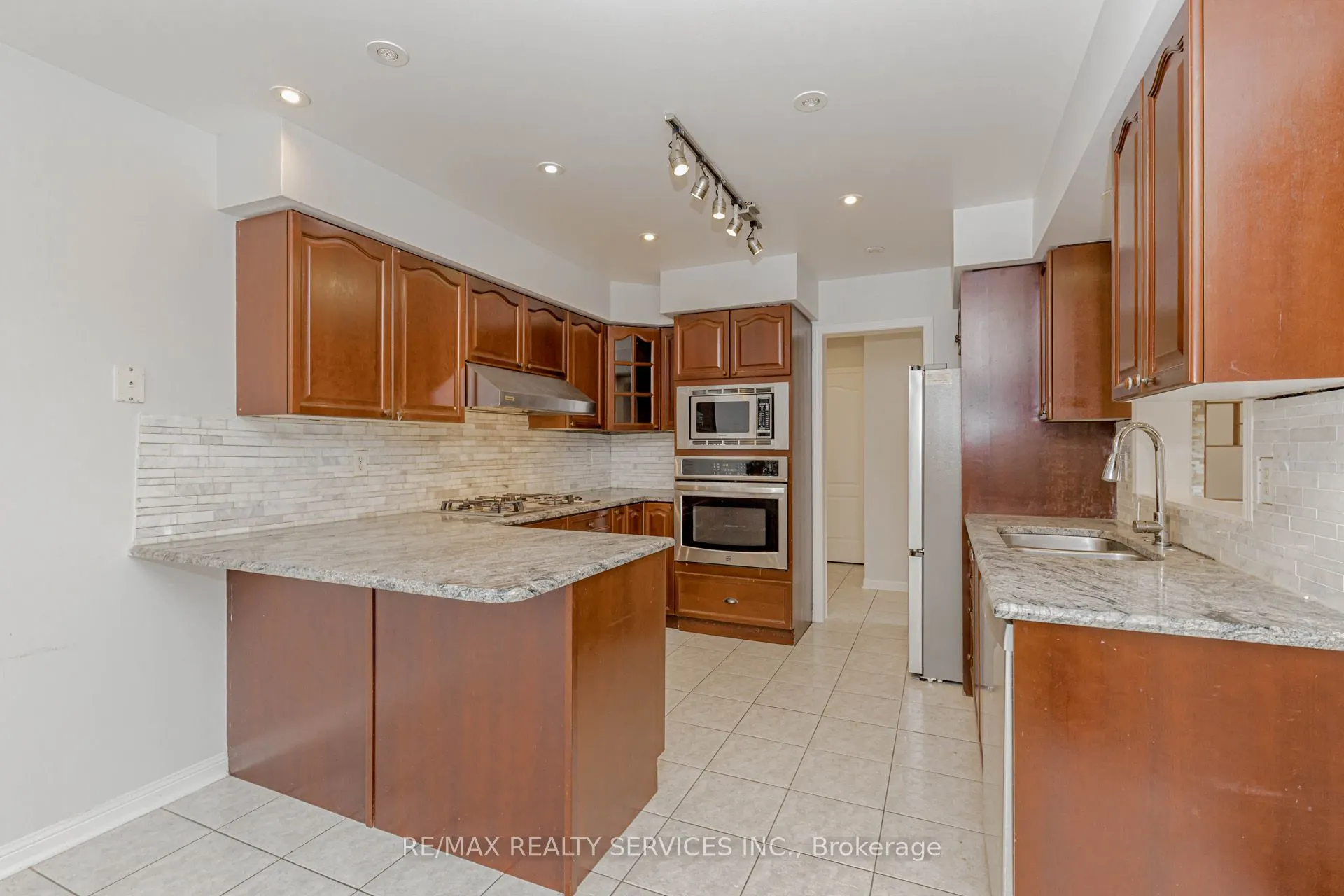 106 Narrow Valley Crescent