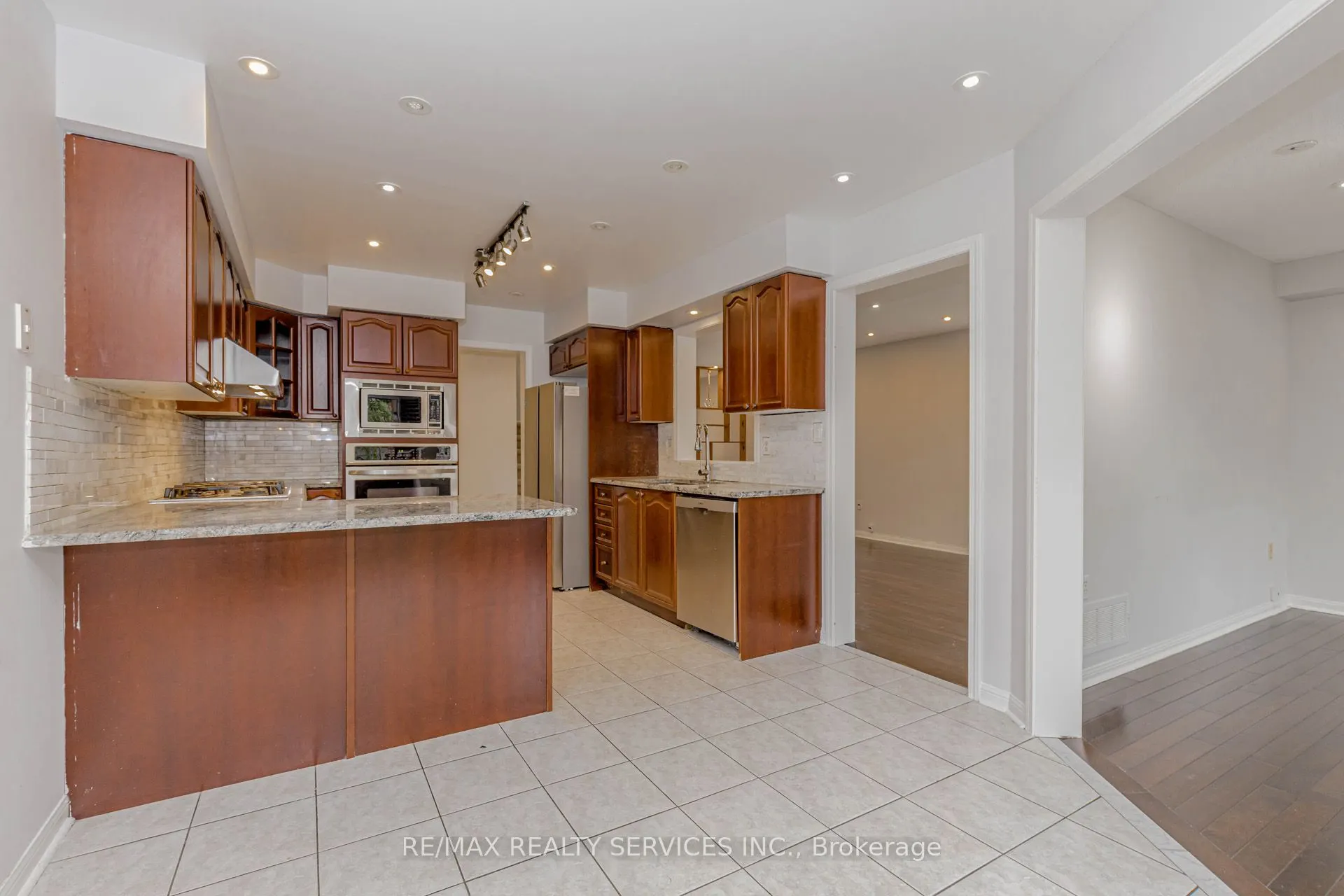 106 Narrow Valley Crescent