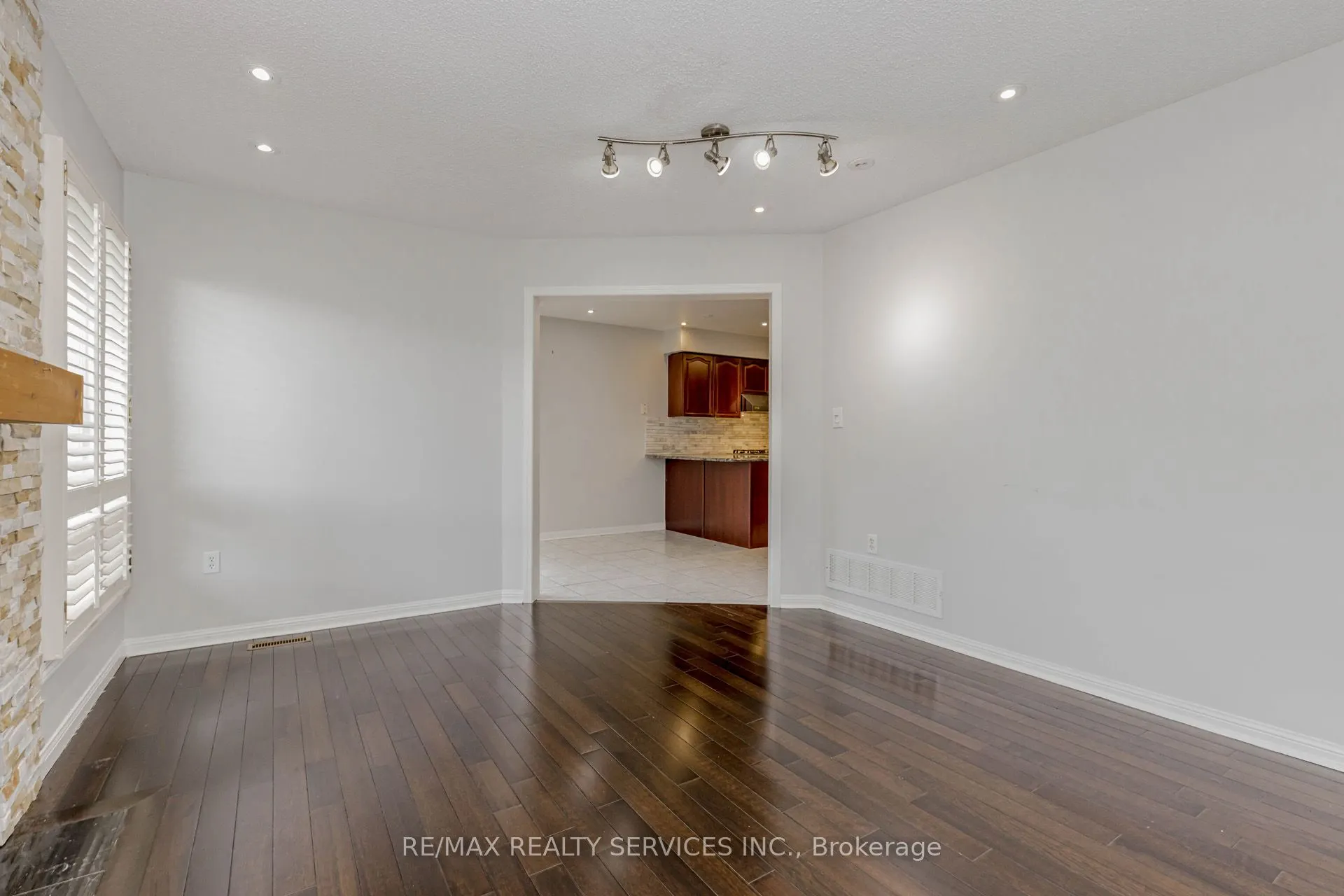 106 Narrow Valley Crescent